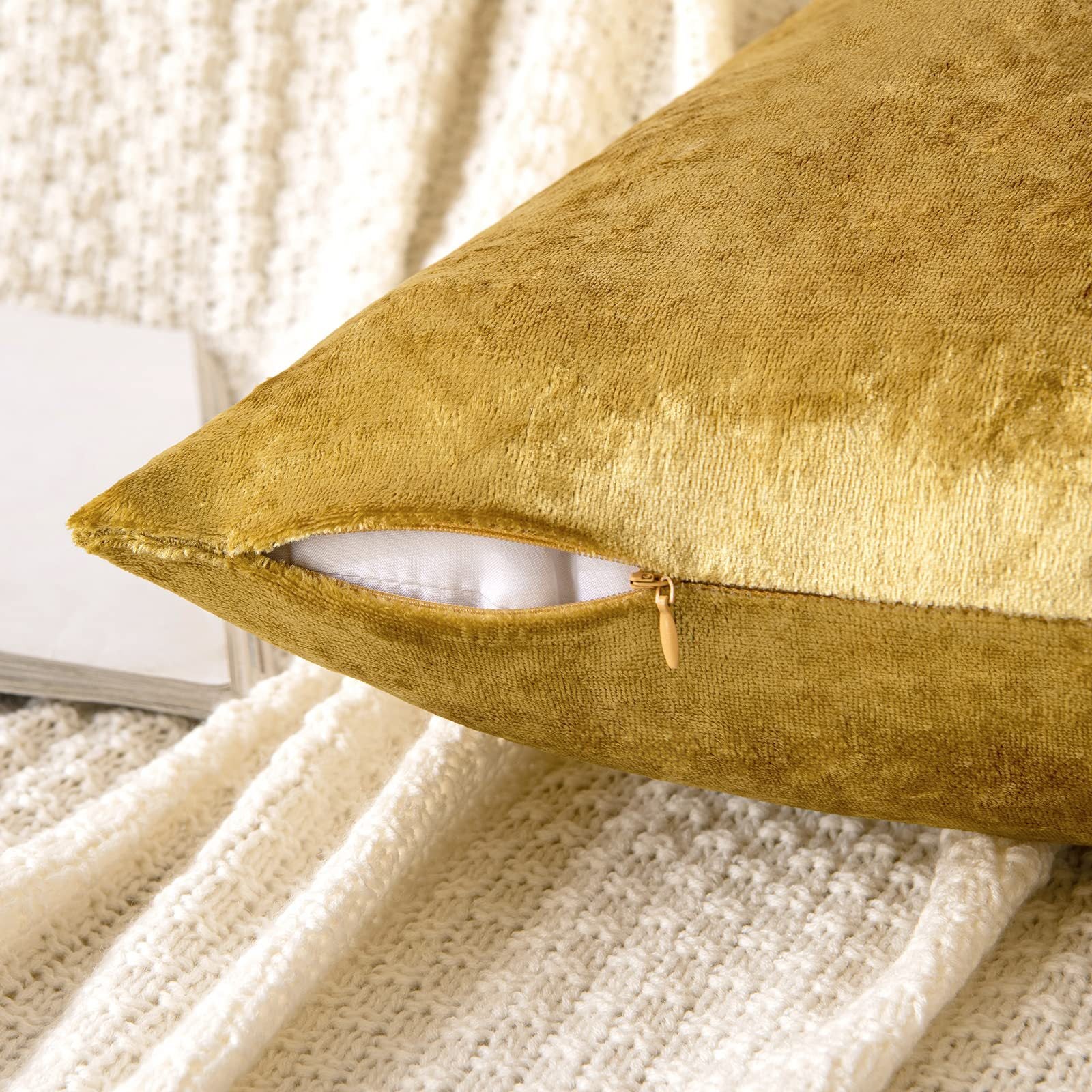 Lot de 2 Housses de Coussin Velours Doré, 45x45 cm, Douces et Élégantes, Décoration Canapé, Salon, Chambre - 3