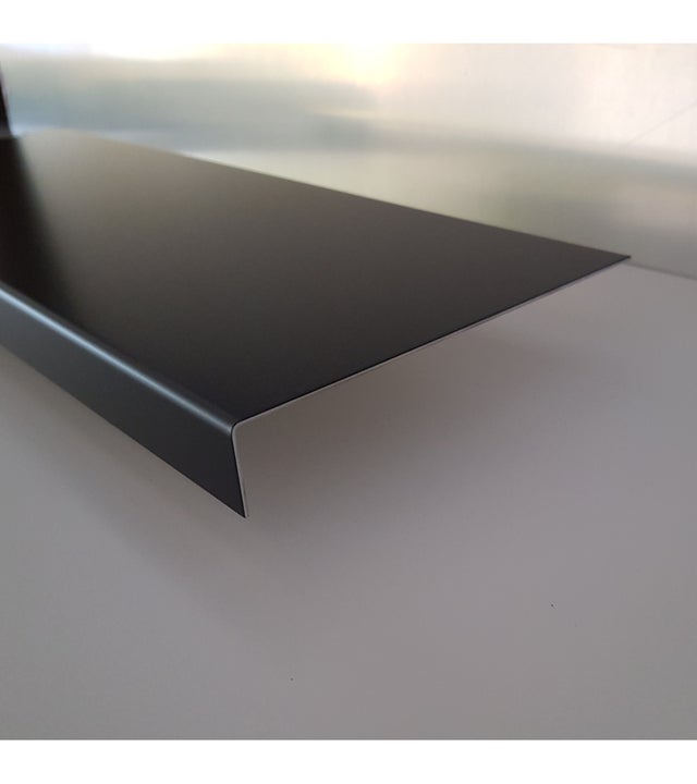 Bande de rive Noir Foncé, RAL 9005, épaisseur 1,5 mm, 1 pli retour 3 cm , Largeur 6 cm , Longueur 140 cm