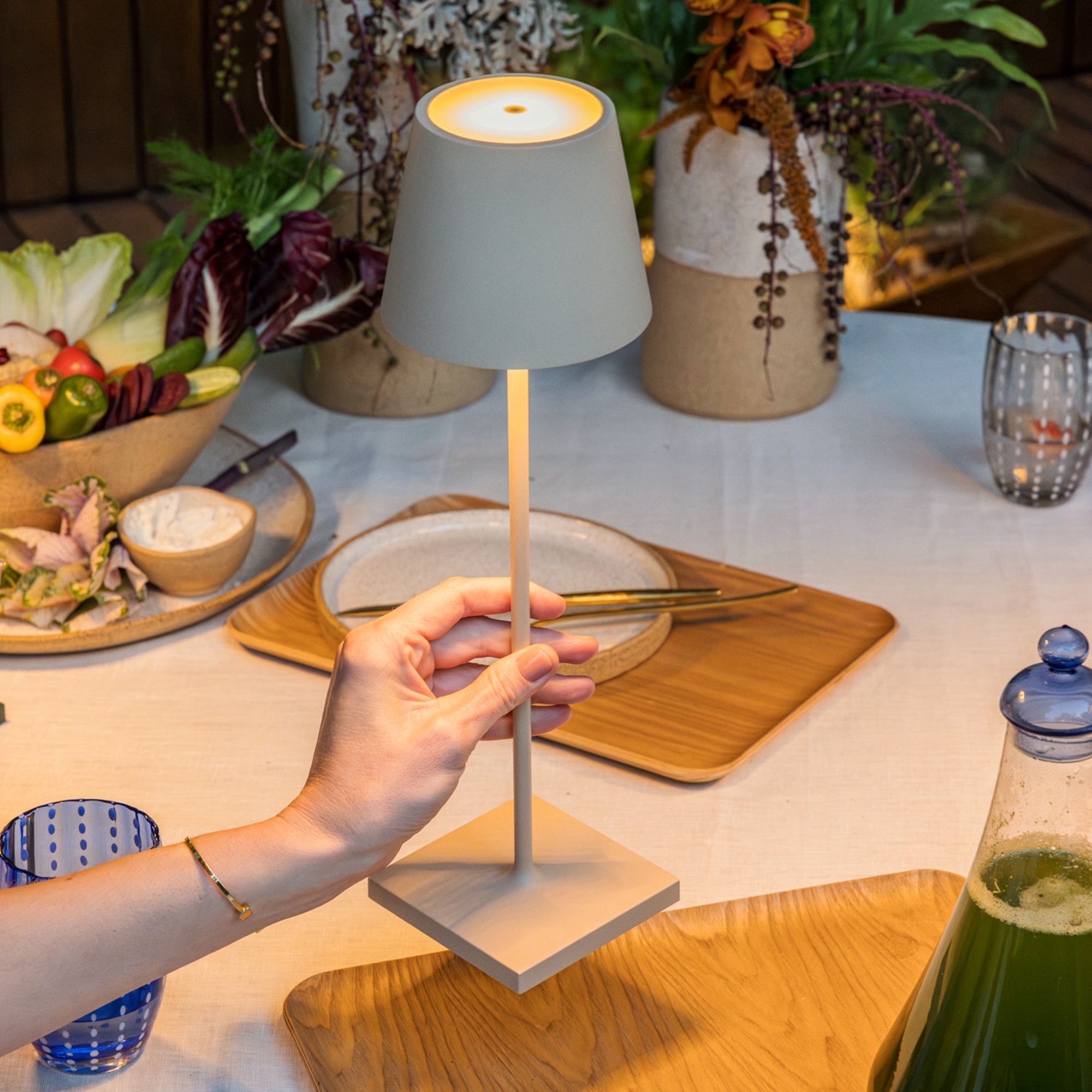 Lampe de table LED Poldina Pro Sabbia, rechargeable et dimmable avec une autonomie jusqu'à 12 heures - 2