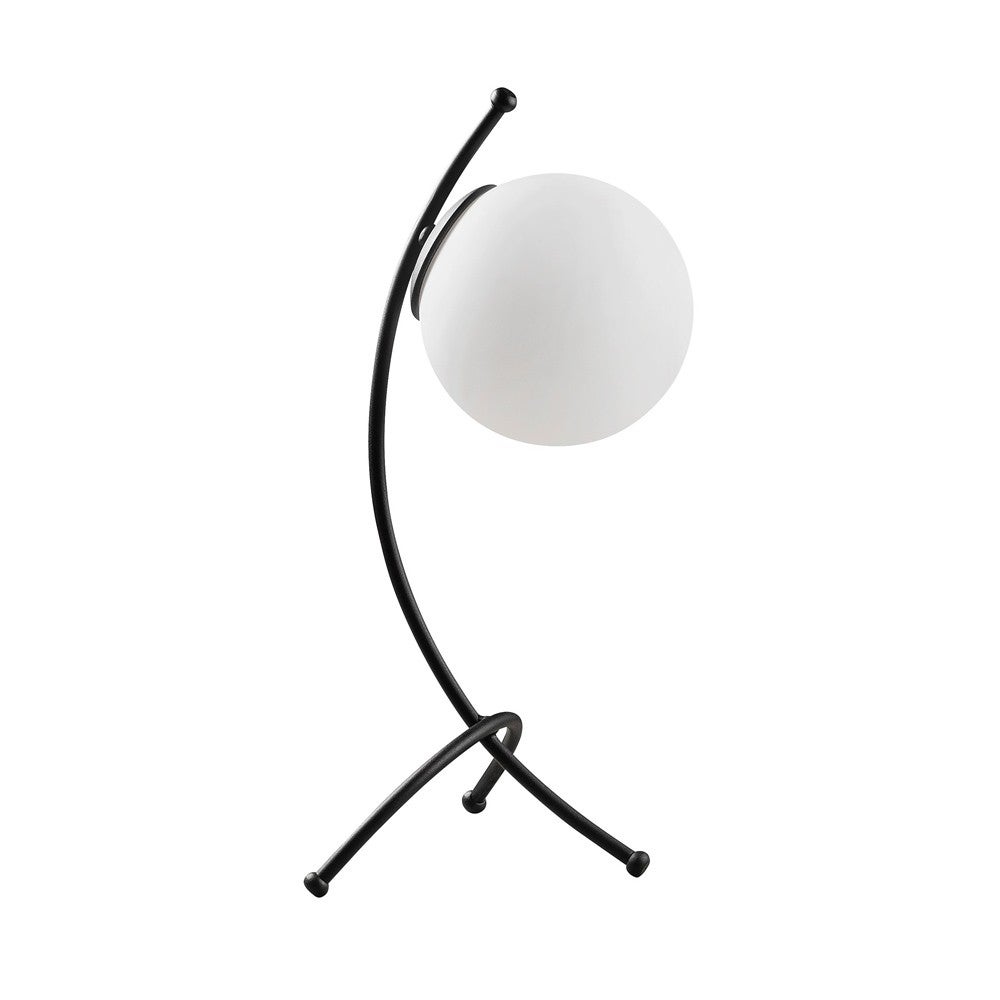 Minimalistyczna lampa stołowa Kelen z oryginalną czarną zakrzywioną metalową strukturą i białą szklaną kulą.