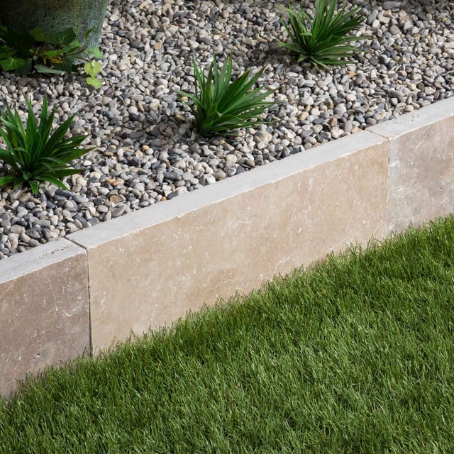 Bordure de Jardin droite en Pierre Naturelle Travertin Beige Mix H.20 x L.50 cm (Lot de 40) - RO'MA Nature