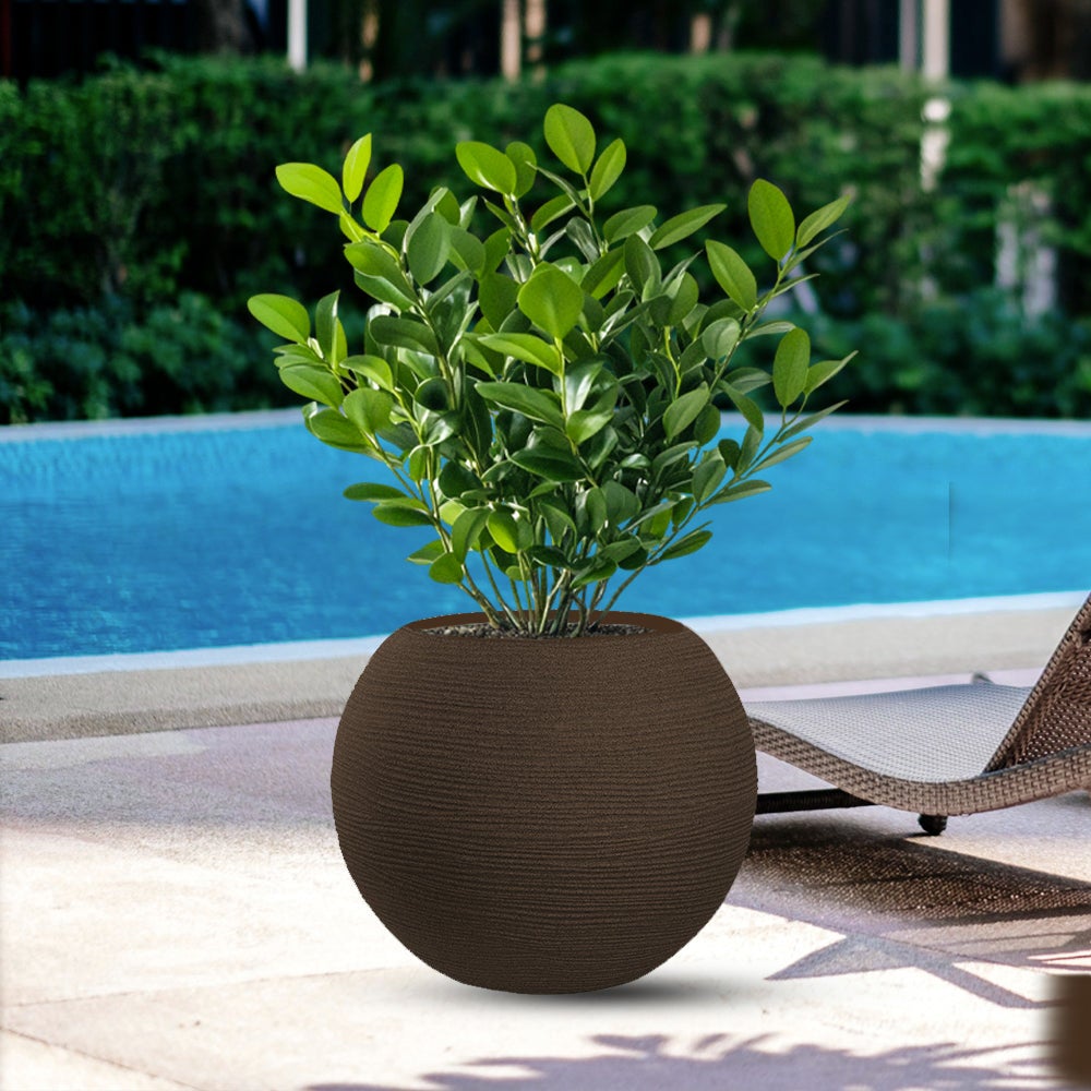 Wazon żywiczny Botticelli Marrone w kształcie kuli, do roślin doniczkowych i ogrodowych, śr. 40x33 cm