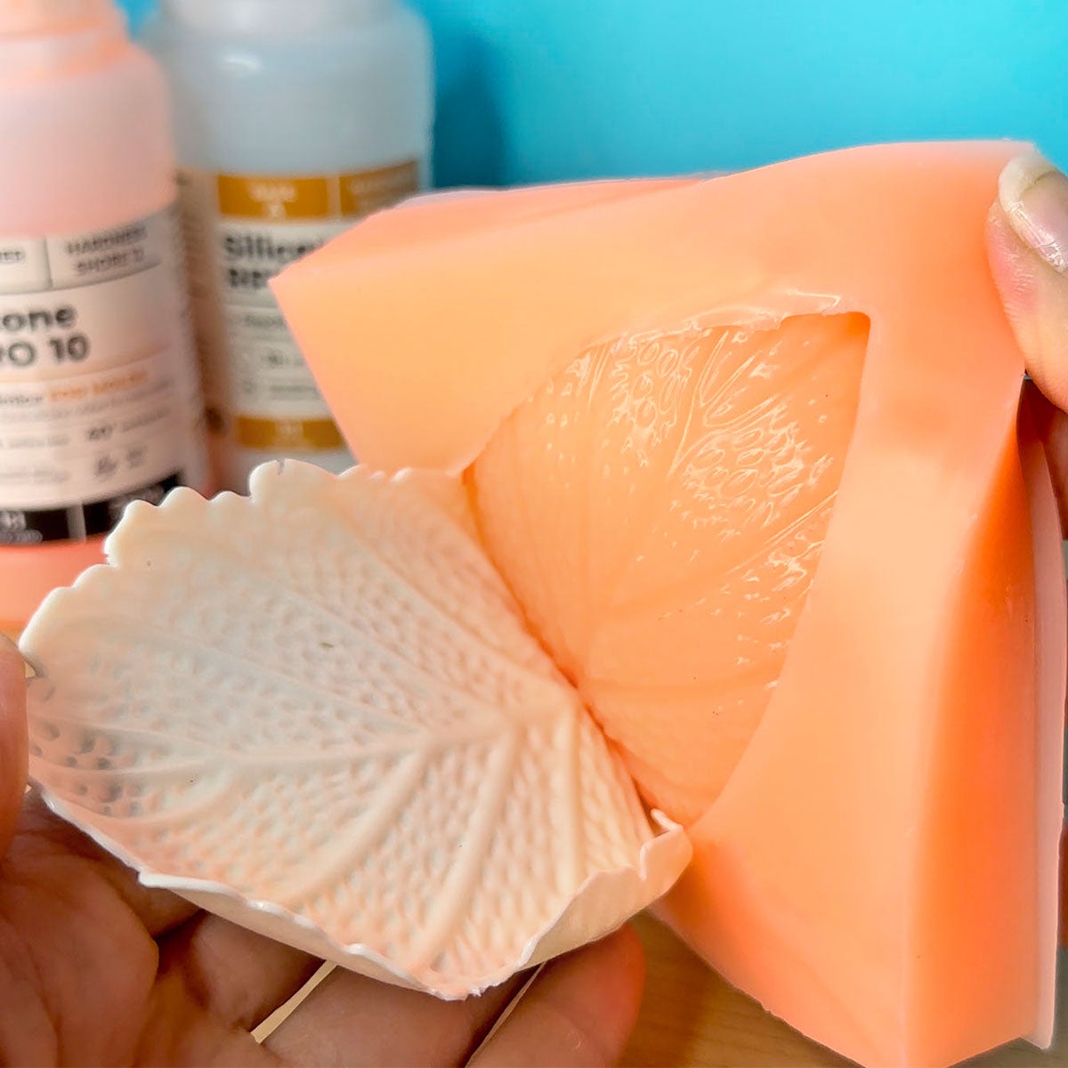 R PRO 10 è una gomma di silicone 1:1 morbida , no tossica, liquida con catalizzatore al platino, alta resistenza agli strappi (2 kg) - 7