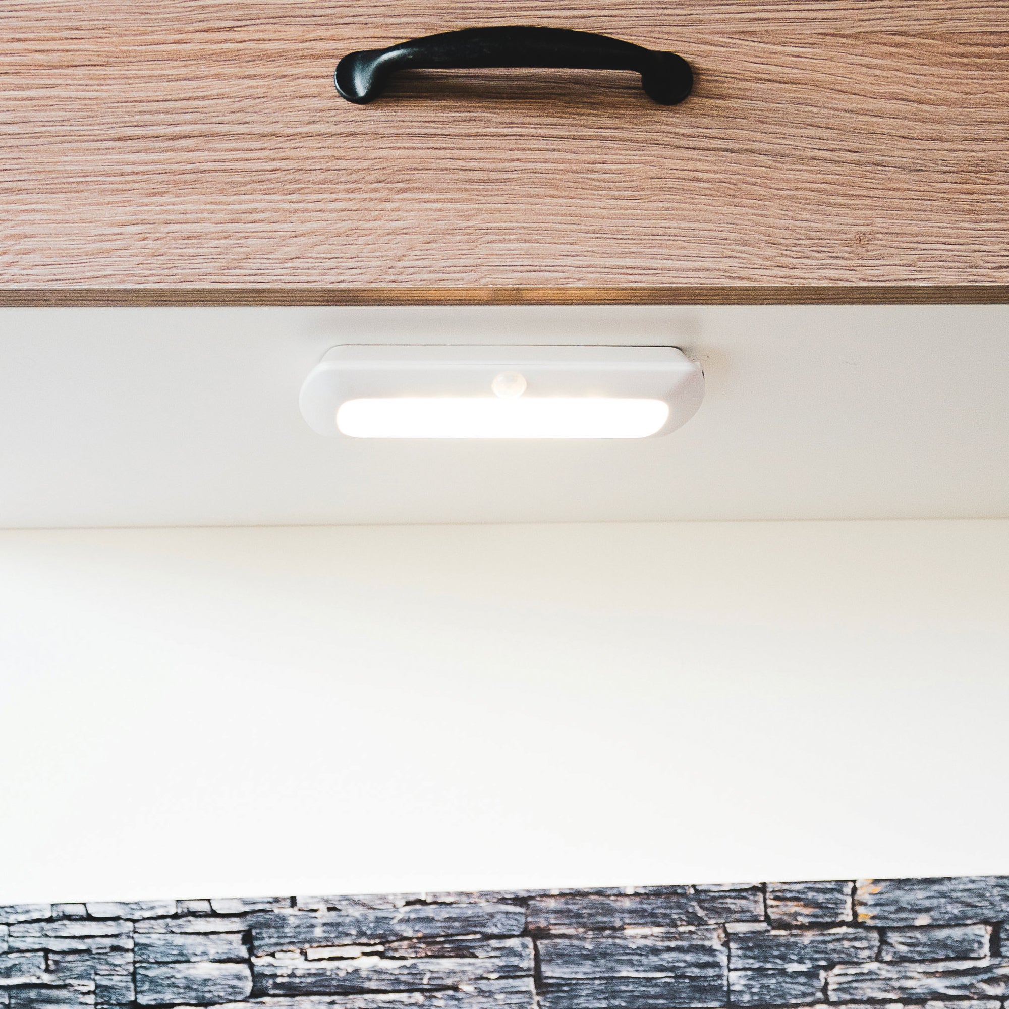 Barre de LED avec batterie rechargeable pour éclairage d'armoire - Easymate - 330302 - 2