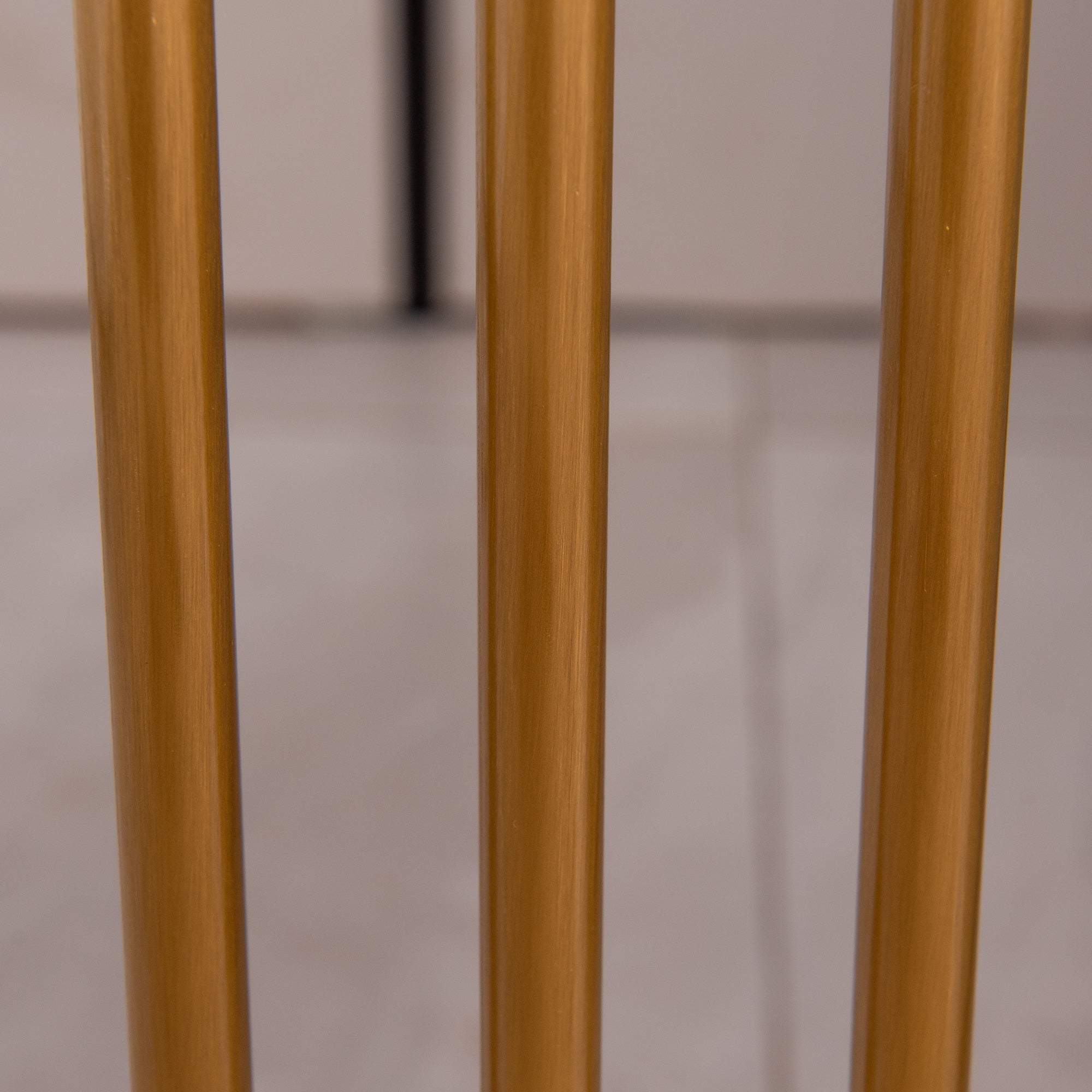Table d'appoint ronde en ardoise avec cadre en acier inoxydable doré - 4