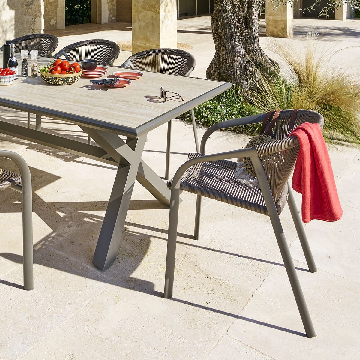 Silla de jardín apilable ESSENTIA Azul pato y Gráfito Hespéride 46 x 61