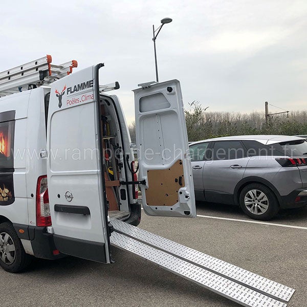 Longueur de rampe 2.50m - Hauteur à franchir de 671 à 751mm - charge max par paire 1000kg pour empattement 1250mm - Vendue à l'unité - M030B3/HS/25U - 3