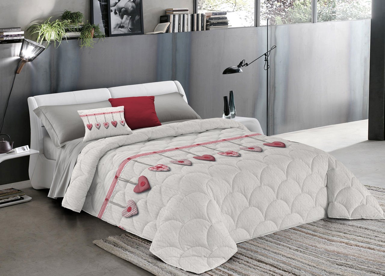 Copridivano Trapuntato 2 Posti Antimacchia – Fantasia Cuori Appesi, Rosso, 120-125 Cm, Made In Italy Con Retro Antiscivolo - 6