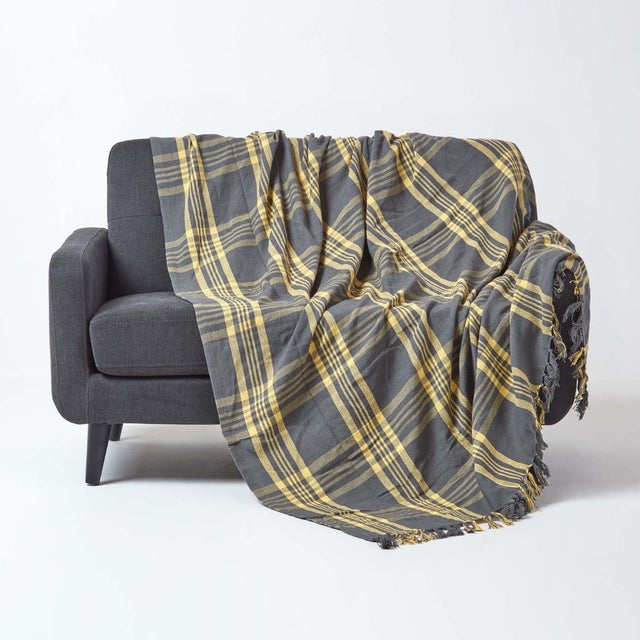 Homescapes Jeté de canapé Tartan à carreaux Gris et Jaune, 255 x 360 cm