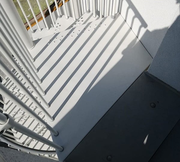 Escalier colimaçon extérieur 12 marches - Hauteur à franchir de 2.52 à 2.76m - Diamètre 1.60m - Couleur zinc blanc - EXTERIOR160/ZB-12 - 6