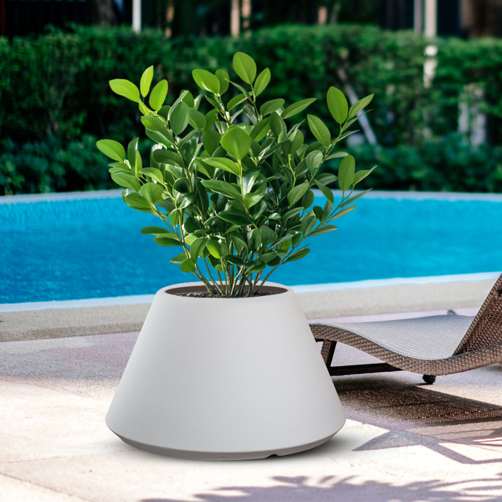 Stromboli Biały okrągły wazon z żywicy o stożkowym kształcie do roślin doniczkowych i ogrodowych, śr. 60x35h