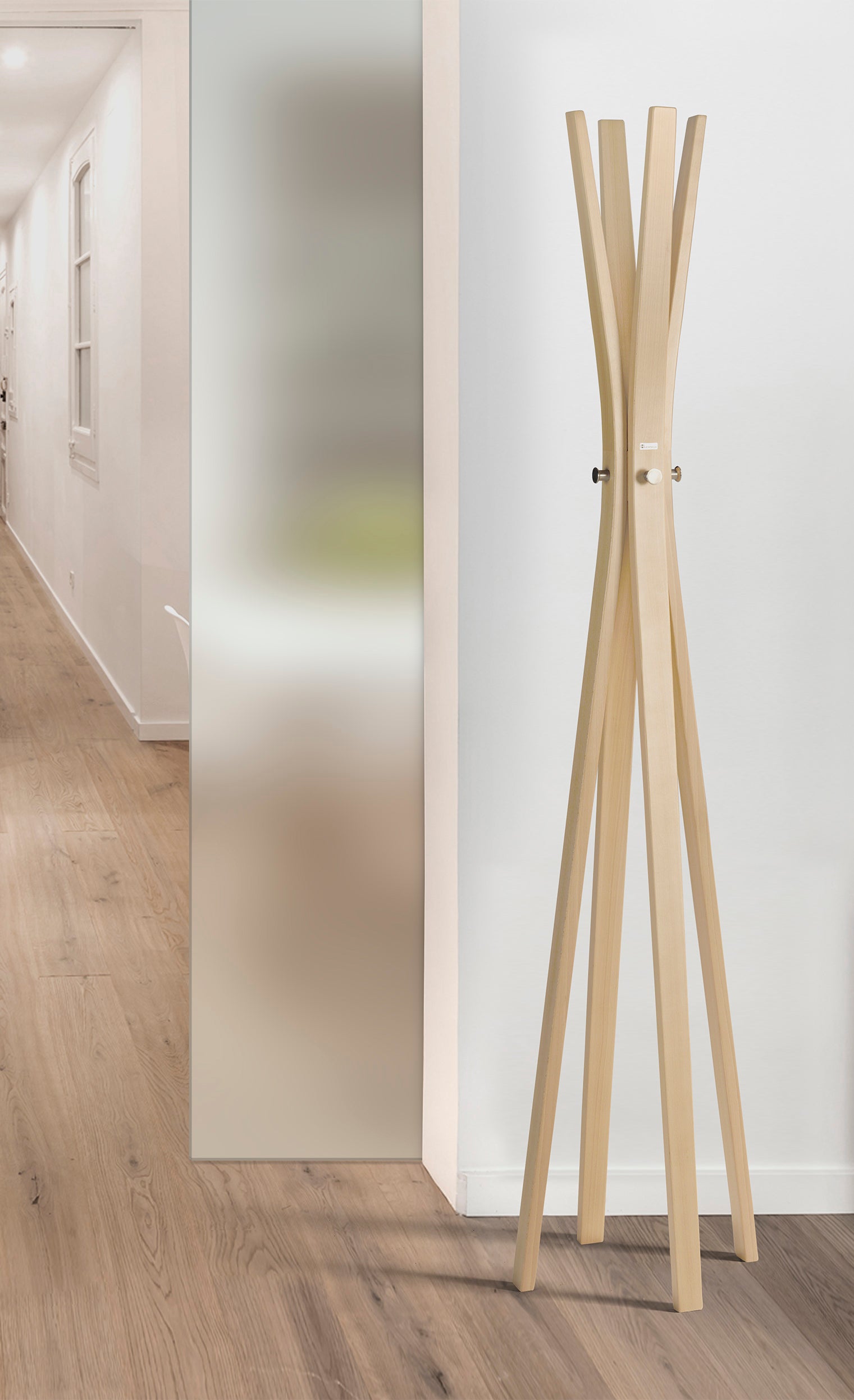 Perchero de pie, modelo NATURALEZA de Herdasa, en madera de haya