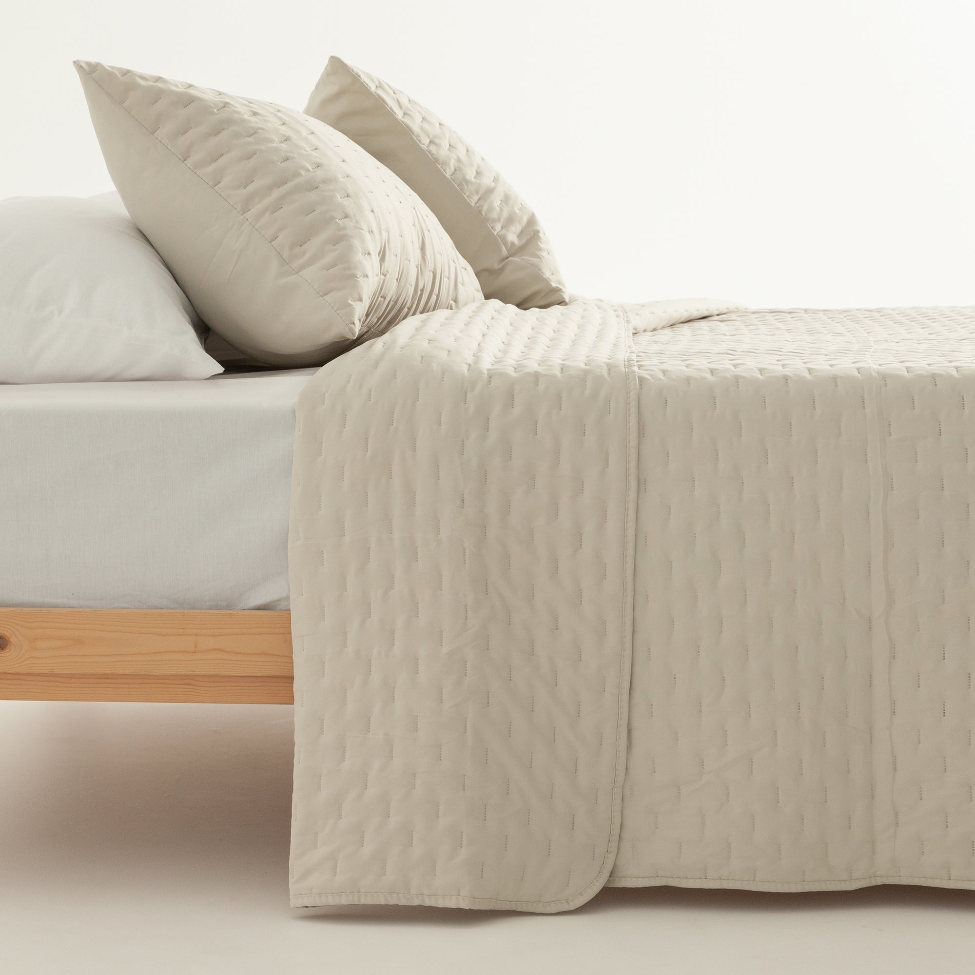 Couvre-lit matelassé uni avec taie d'oreiller 180x270 + 50x70 cm beige - 3