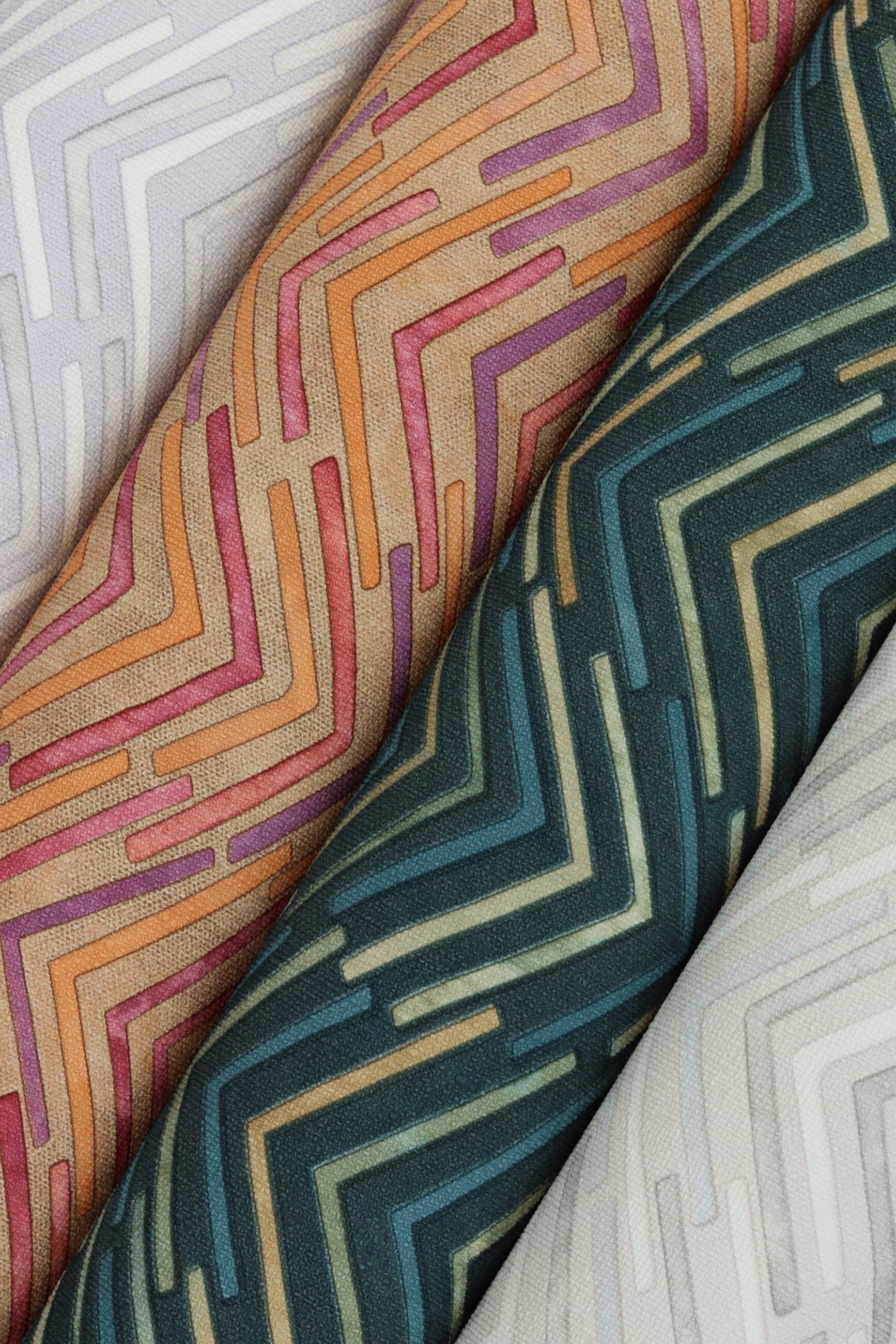 Carta da parati Rasch 560961 - Carta da parati in tessuto non tessuto con motivo a spina di pesce, motivo chevron in bianco e grigio - 3