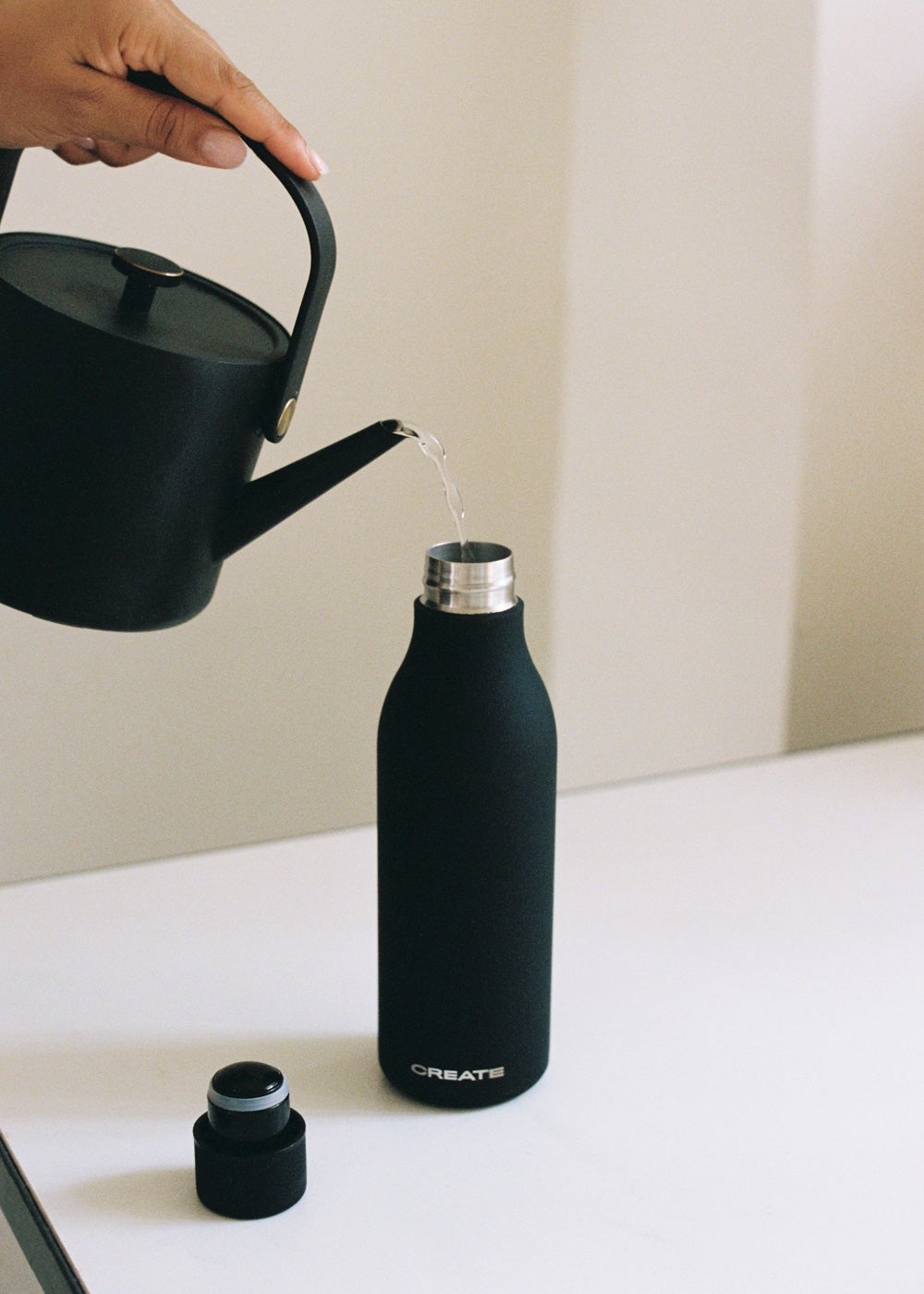 CREATE - BOTTLE STUDIO - Butelka termiczna ze stali nierdzewnej 550 ml - Noir