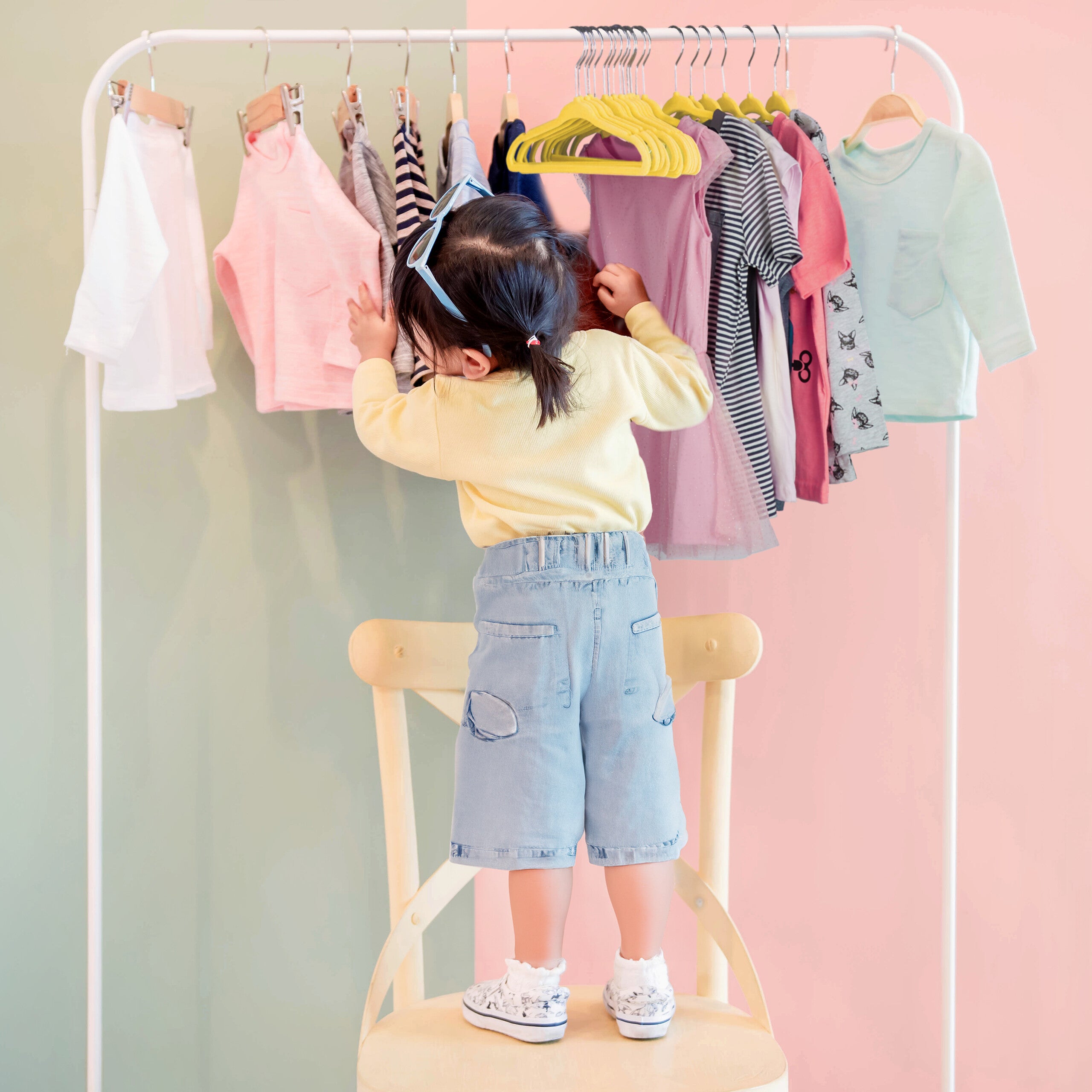 100 x Cintres enfants antidérapant vêtements bébé enfant velours, crochet 360°, jaune, 18 x 28 x 0,5 cm, Relaxdays - 5