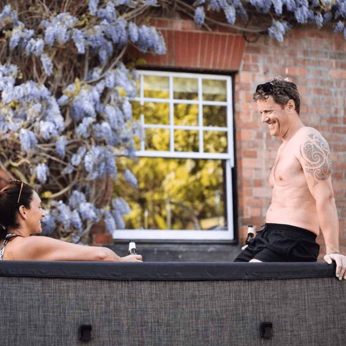 Spa semi-rigide NetSpa Idaho Charcoal Black carré (4 à 6 places) - Wifi - 5