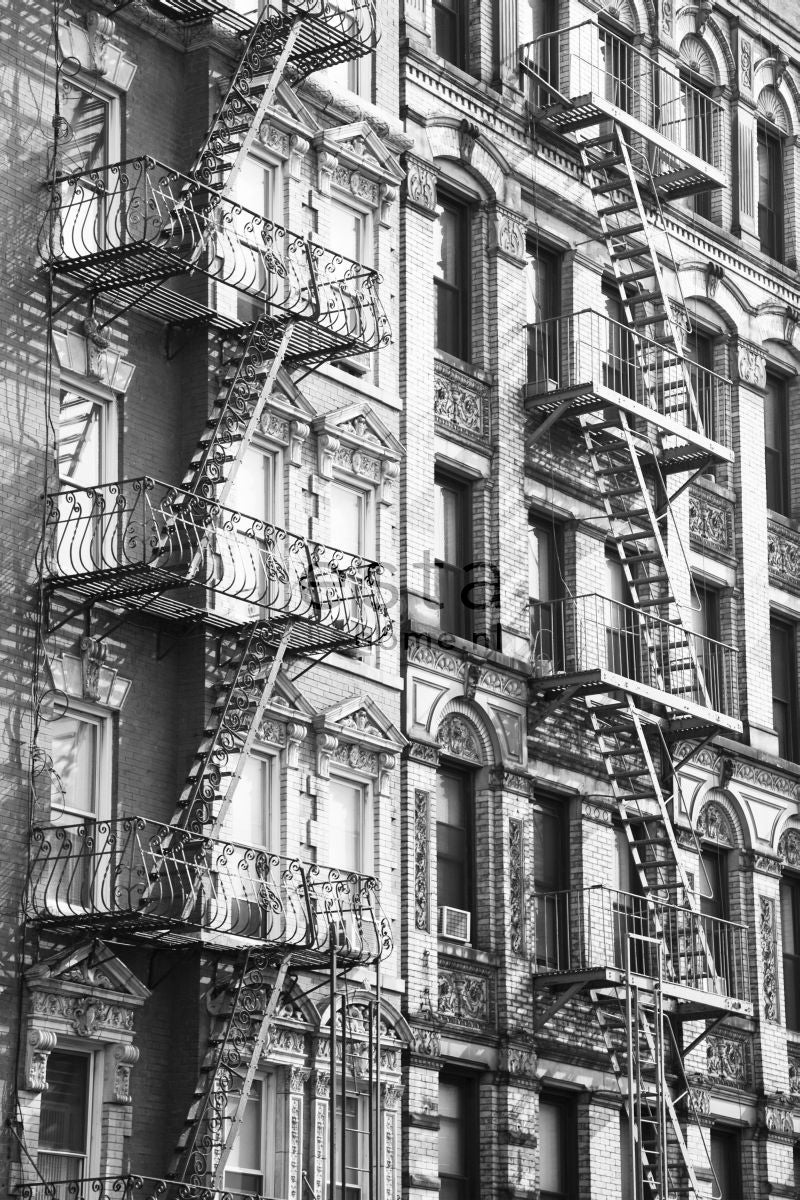 Fototapeta ucieczka pożarowa Nowy Jork czarnymIbiałym - 186 x 279 cm - ESTAHOME