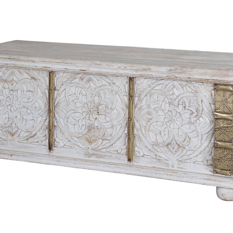 Zabytkowa skrzynia z białego drewna manguier