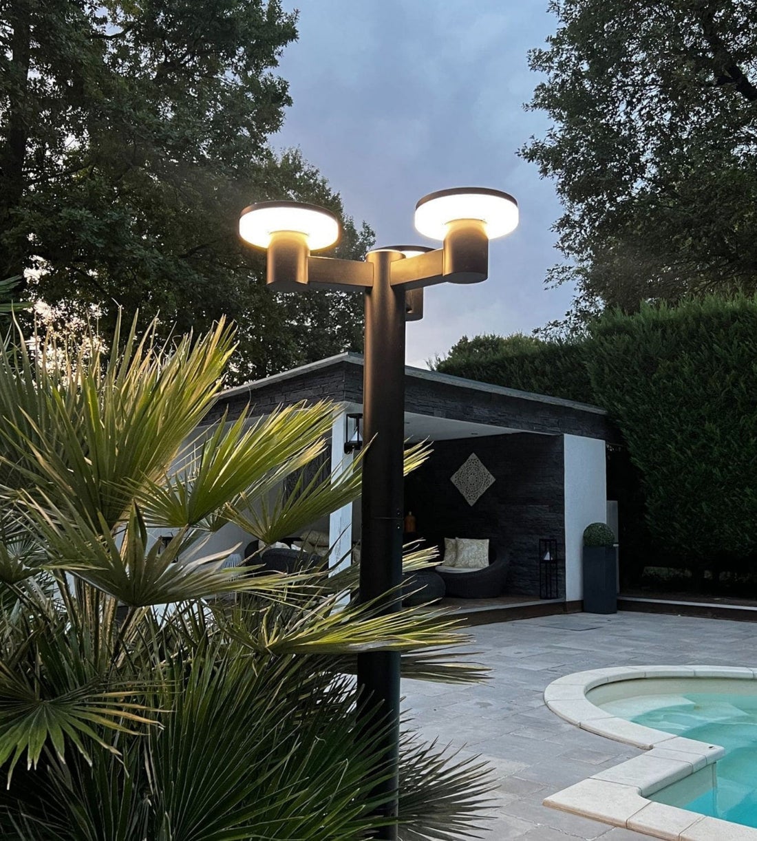 Lampadaire extérieur solaire Led ALTO 3000 noir - 200cm - Télécommandable - 300 à 3000 lumens - 2