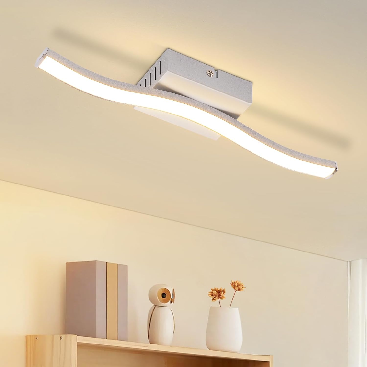 Lampa sufitowa LED NETTLIFE 6 W w kolorze srebrnym, nowoczesny, falisty design, 3000 K, ciepła biel, oświetlenie do salonu, sypialni, kuchni