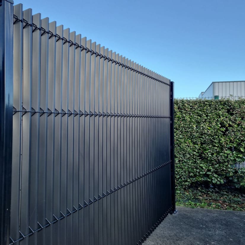 Kit occultant 3D rigides - Lg 2m50 x Ht 1m53 - PVC 3D - gris anthracite - brise vue - maille 200x55mm - 3
