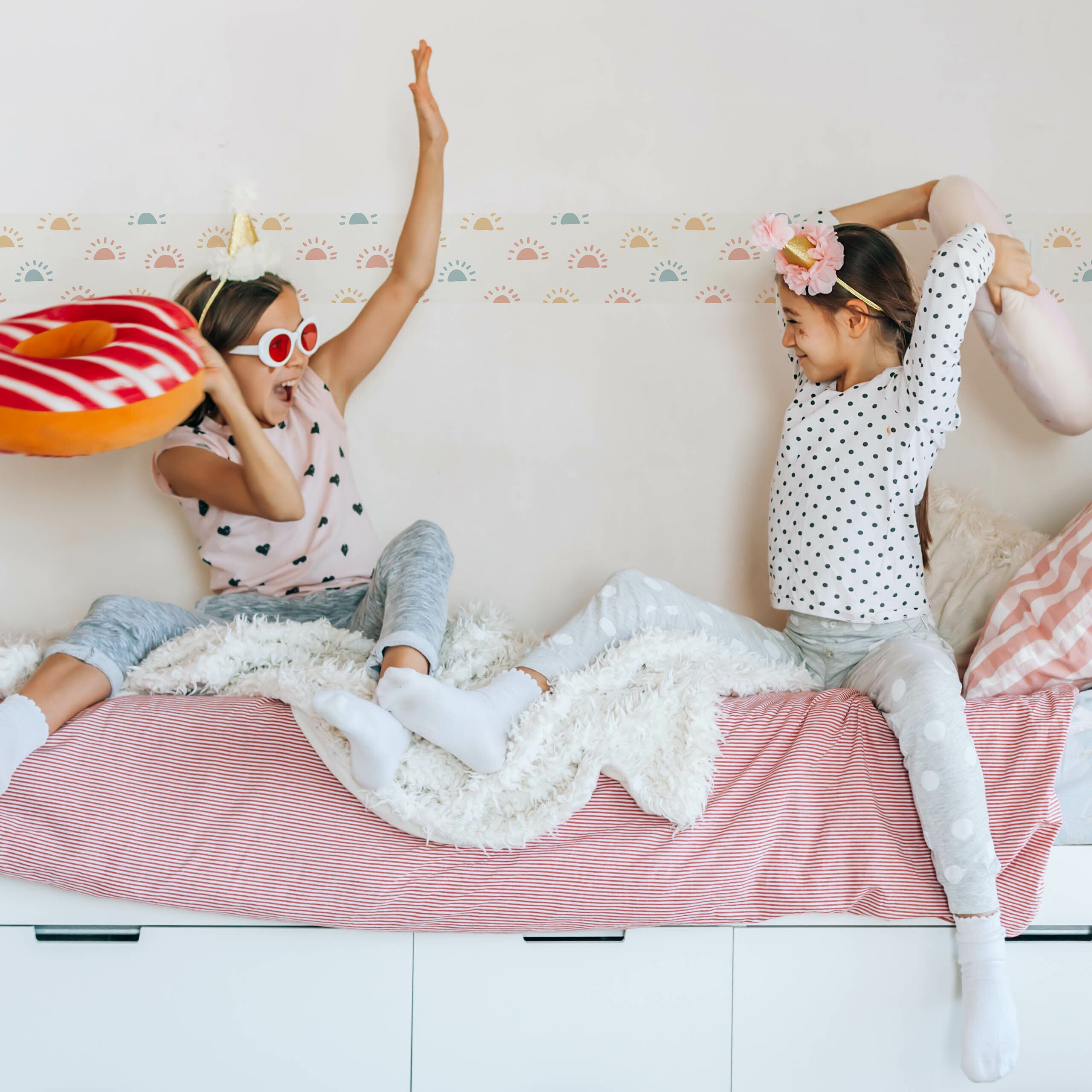 Tira Decorativa Autoadhesiva SOLES DE COLORES Para Habitación Infantil 10cm x 300cm - 4