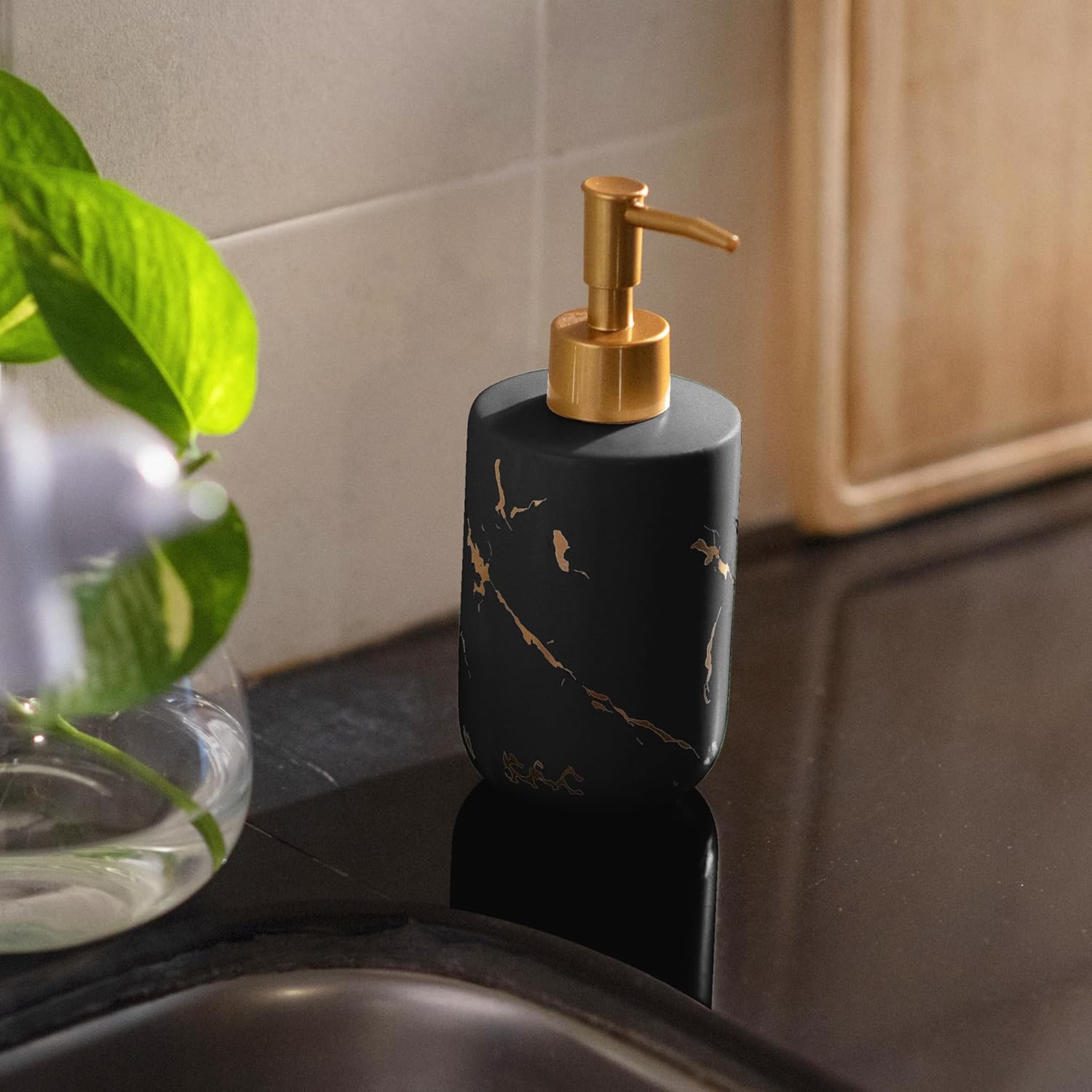 Dozownik do mydła ceramiczny 400 ml – czarny | Idealny do łazienki, na płyn do mycia naczyń, szampon