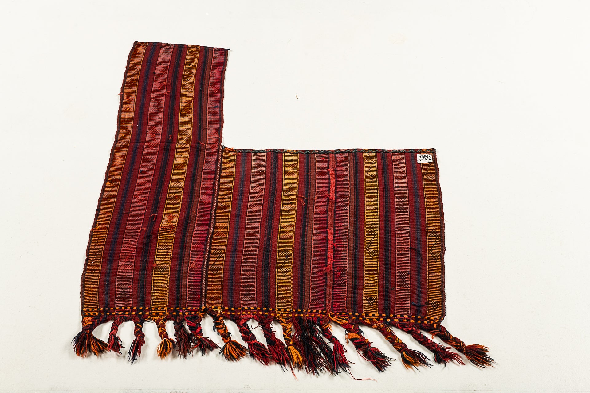 Oryginalny ręcznie robiony orientalny dywan, wymiary: 110x55x65 cm z certyfikatem autentyczności