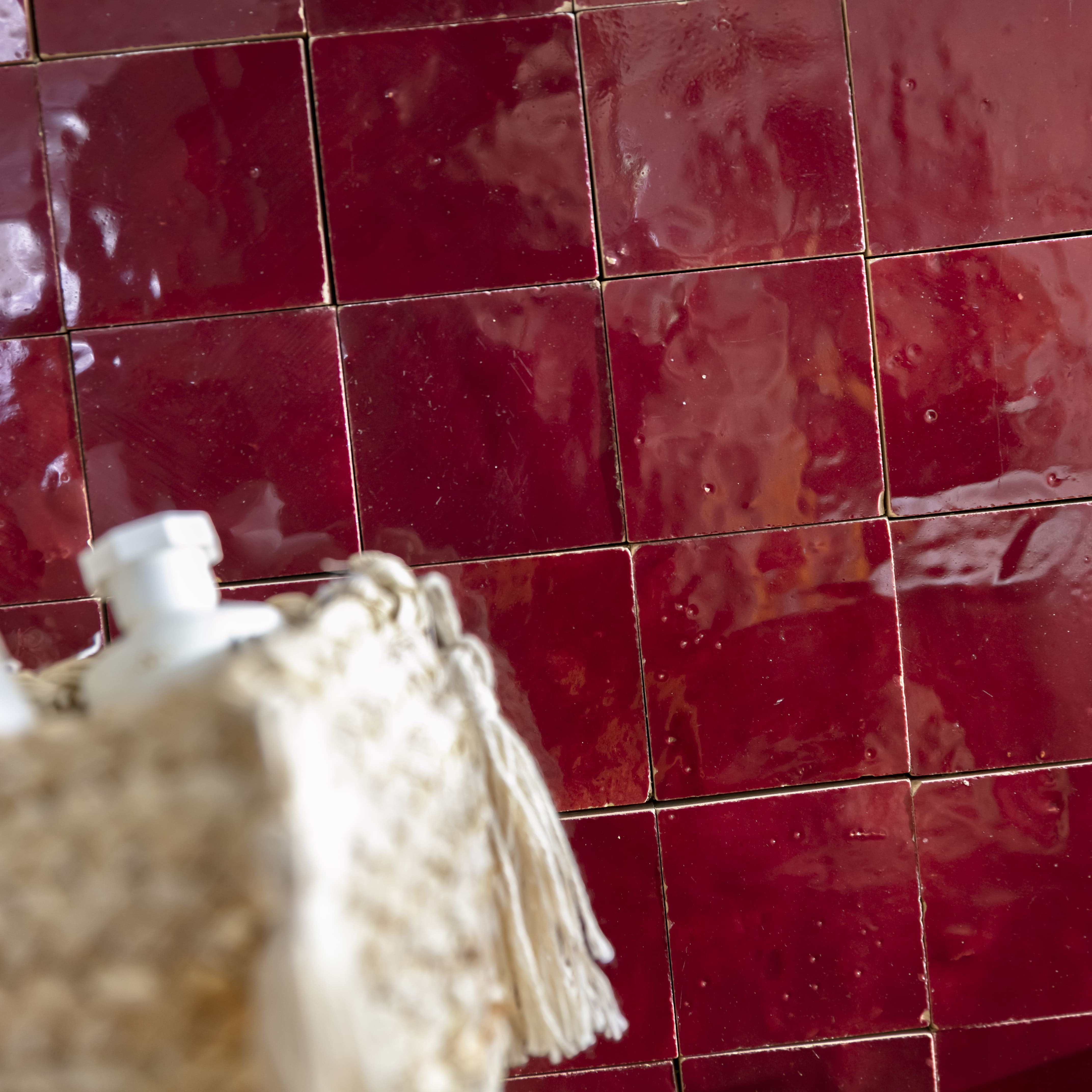 Carrelage Zellige Marocain Rouge Lie de vin 5x5 cm (vendu par plaque de 30x30 cm soit 0,09 m²) - RO'MA NATURE - 3