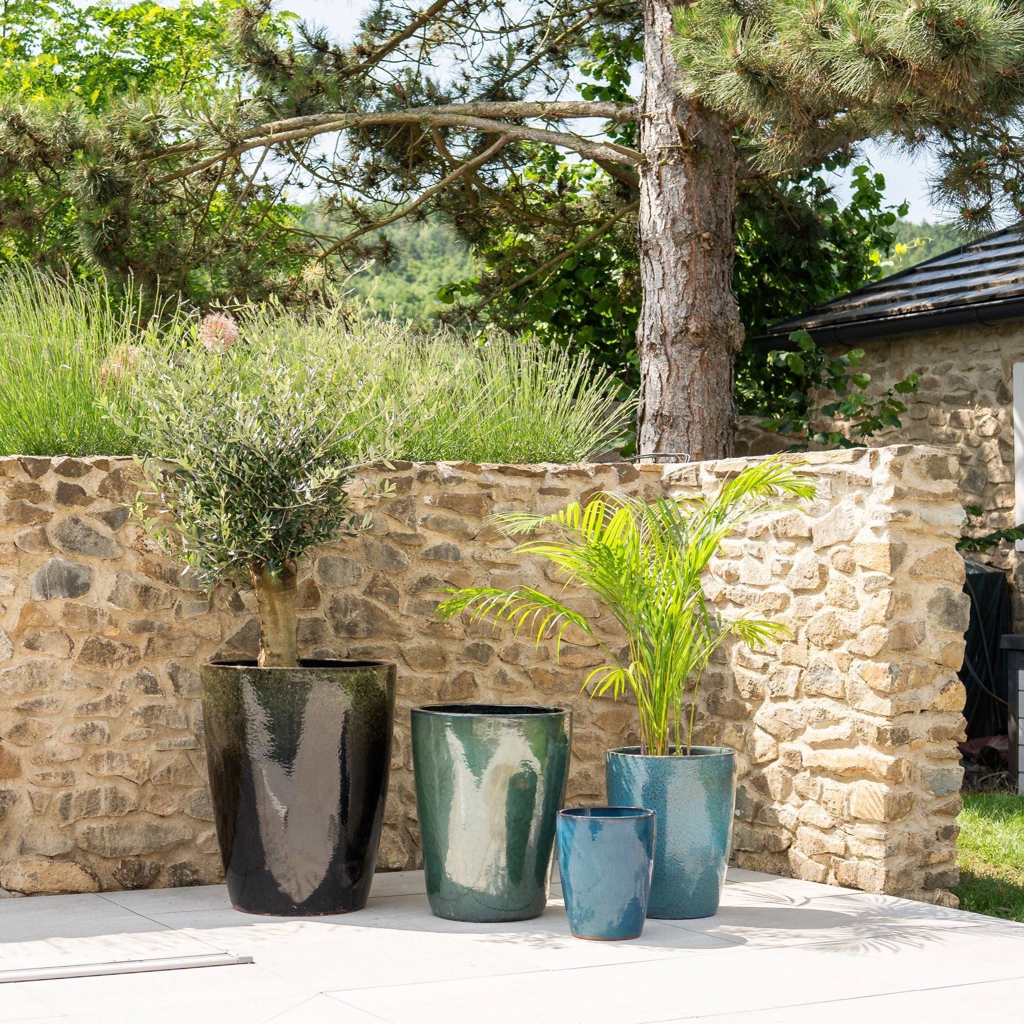 Pot grande taille d'extérieur MAZARIN 27x34cm bleu azur, fait main en terre cuite émaillée, résistant au gel - 4