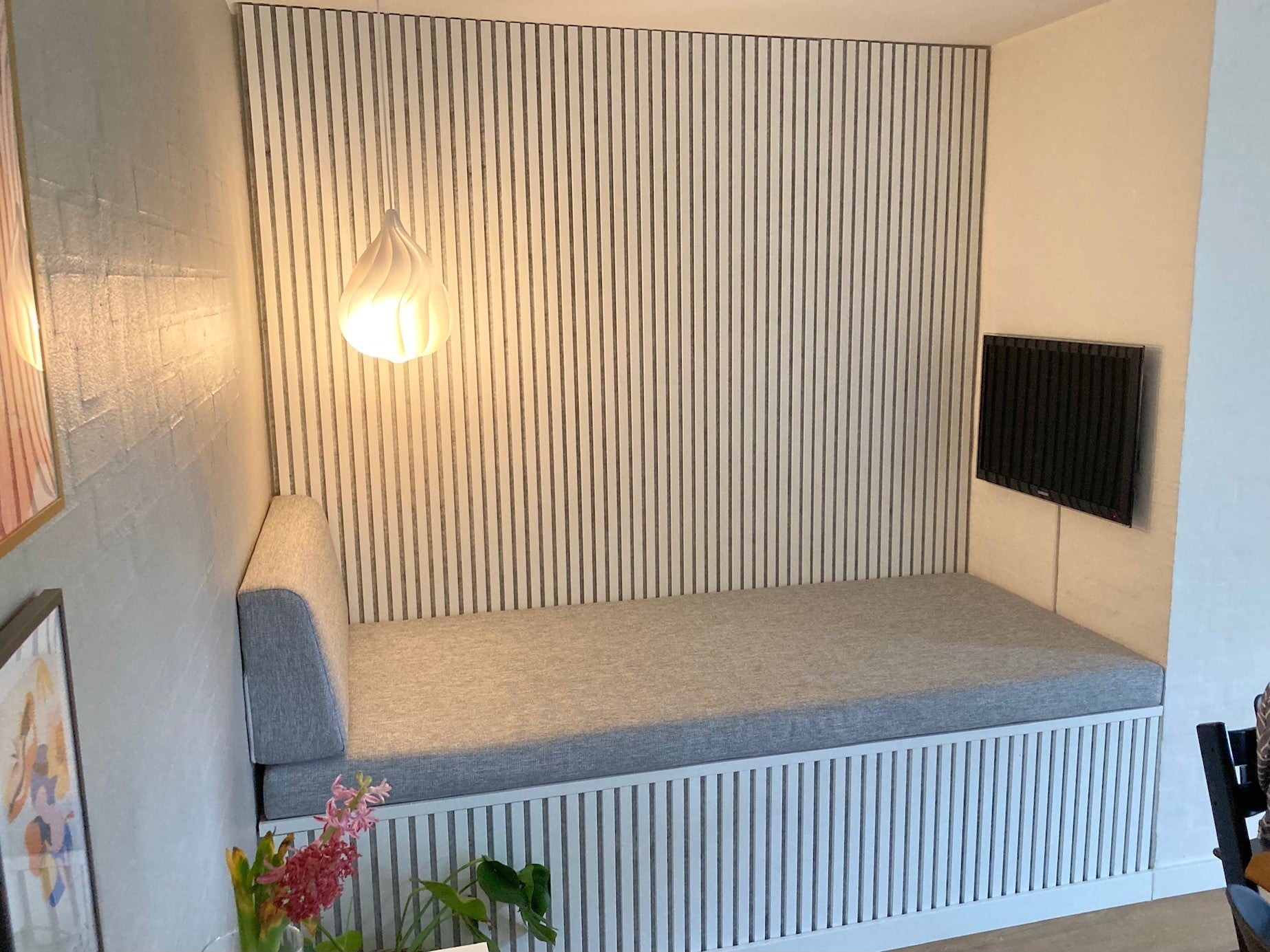 Panel palilleria alistonado Akupanel acústico,decorativo de 240x60cm,fieltro y listones de MDF forrado con una melanina de color Nieve - 2