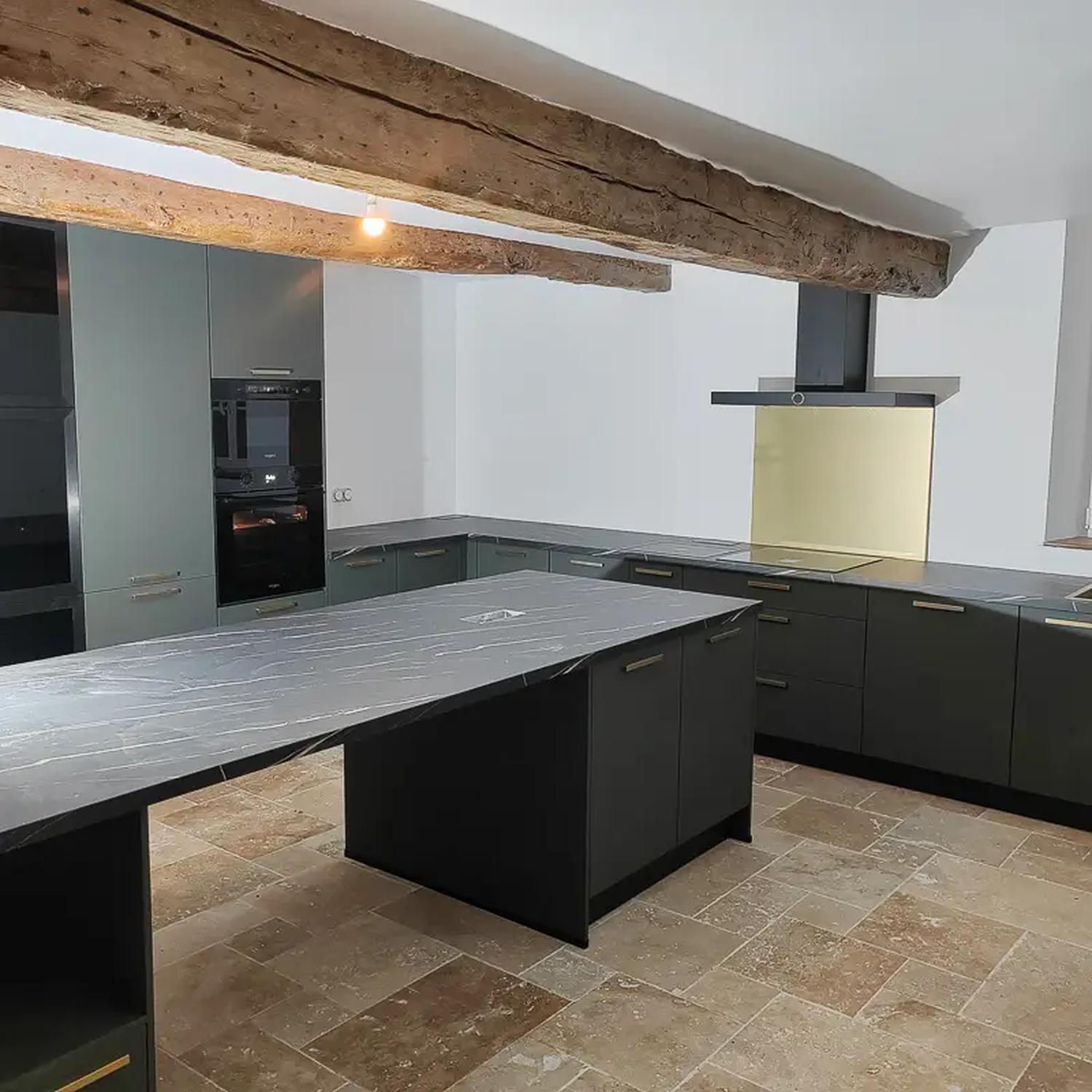 Carrelage en travertin deuxième choix - Opus : 4 formats, 1,2 cm - Vendu en lot de 0.74 m² - 2