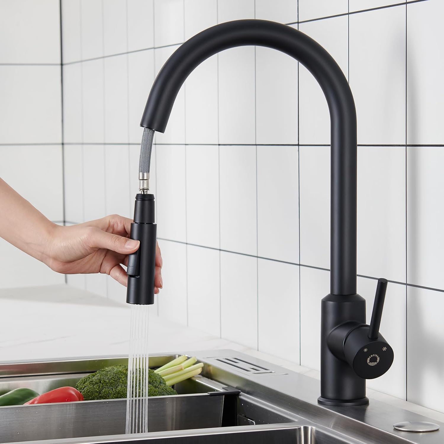 Robinet De Cuisine Professionnel Extensible Noir Moderne 2 Jets Et robinet-de-cuisine-professionnel-extensible-noir-moderne-2-jets-et