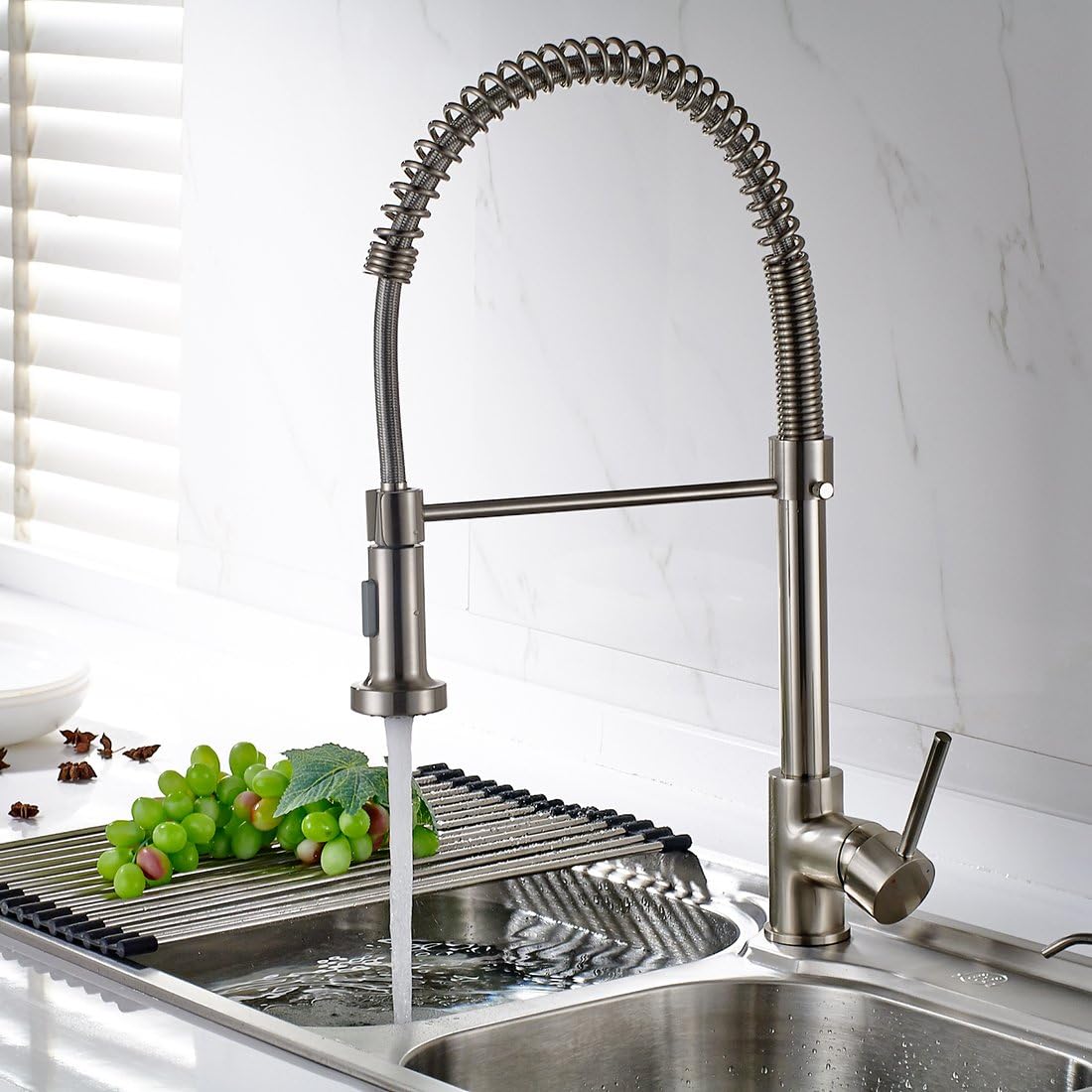 Wysuwana Bateria Kuchenna z Niklowanego Mosiądzu – 2 Funkcje Prysznica, Obrotowa Wylewka 360°, Ergonomiczny Design