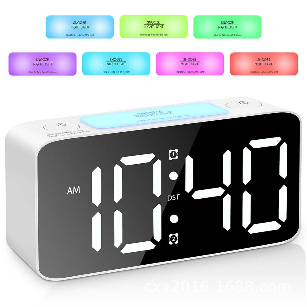 Budzik dla dorosłych śpiochów, super głośny, cyfrowy, 7 kolorów RGB, regulacja głośności, USB, mały budzik do pokoju – biały + RGB