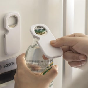 Gerlinova Apribottiglie in vetro da birra, divertente con magnete per frigorifero, apribottiglie magnetico, confezione da 2