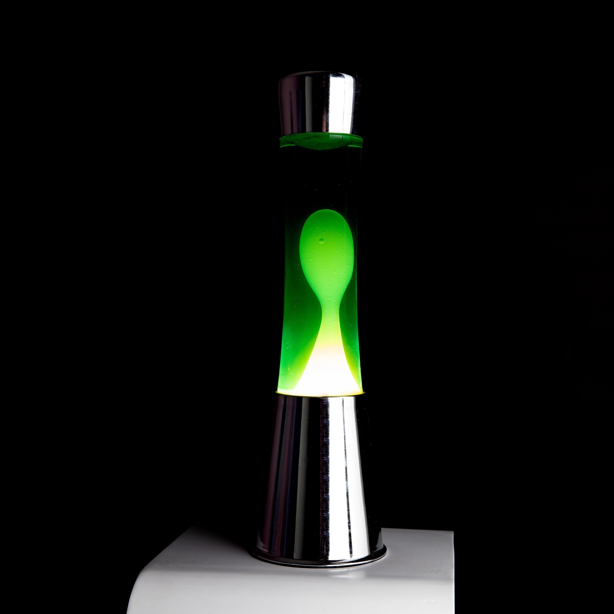 Fisura - Lampe à lave verte et jaune. Base chromée argentée, liquide vert et lave jaune. Avec ampoule de rechange. 11 cm x 11cm x 39,5 cm. - 5