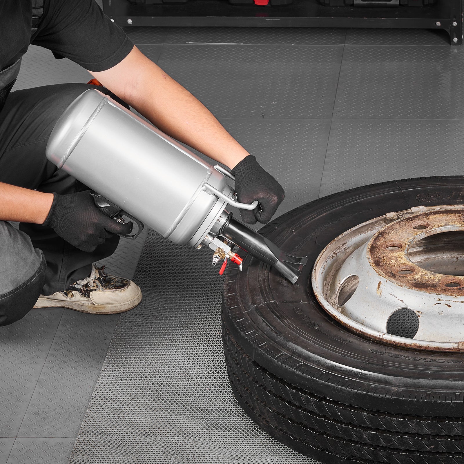 Booster do opon VEVOR 6 L, stalowy, 0,6–0,8 MPa, przenośny, auto/SUV/kamper