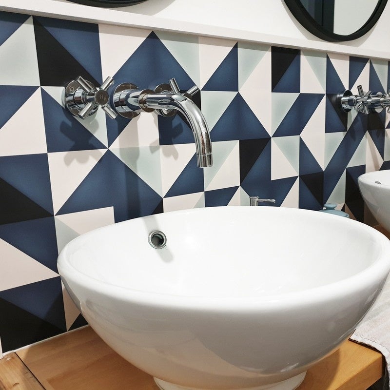 Crédence de salle de bain en PVC géométrique bleu 140x30 cm (en 2 bandeaux) - Scandi - 5