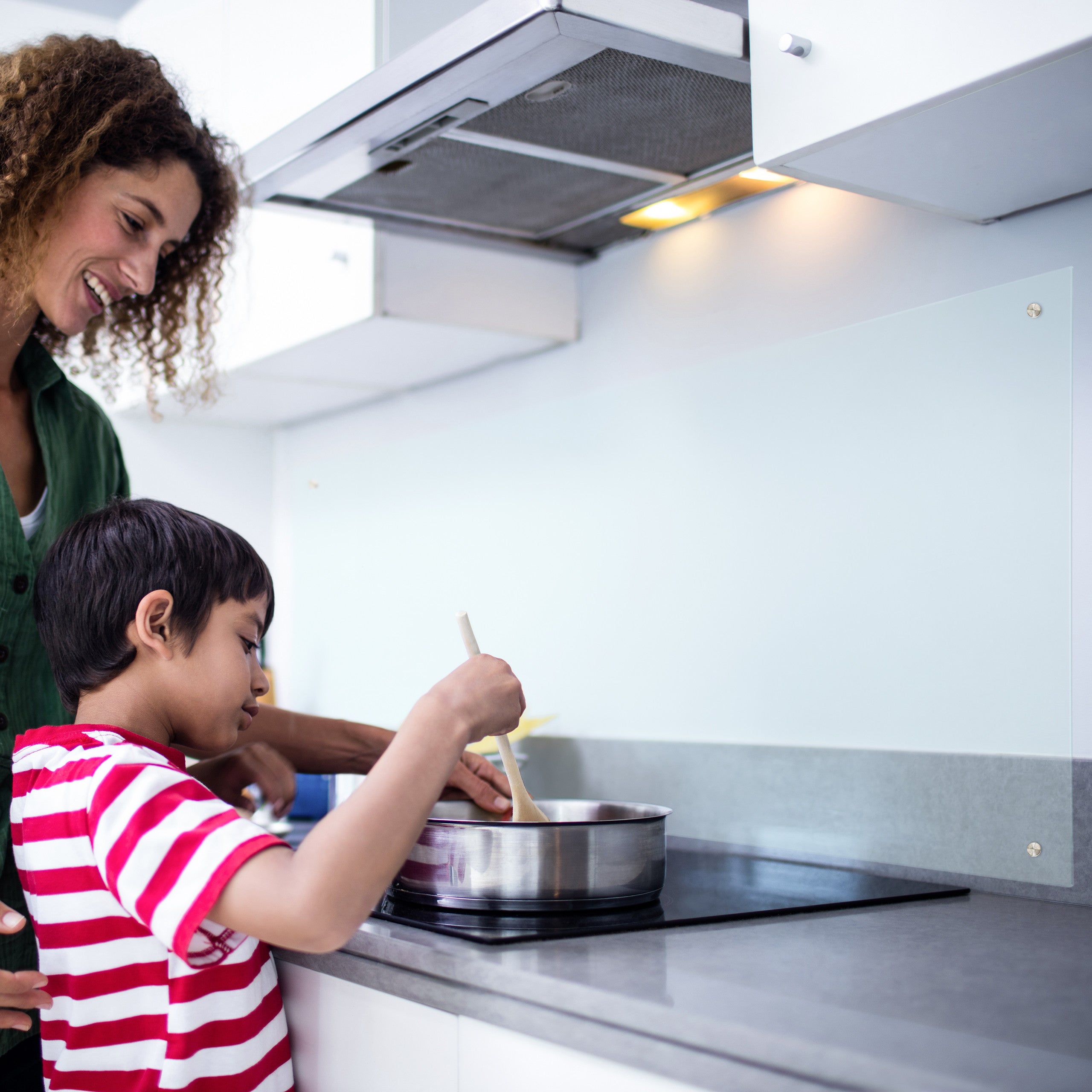 crédence de cuisine, verre, contre éclaboussures, fond de hotte 120 x 40 cm, montage mural, transparent, Relaxdays - 3