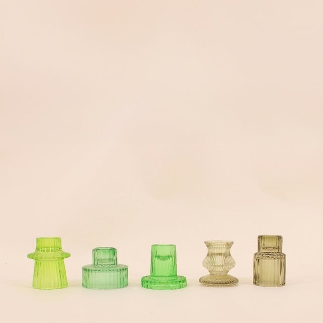 Set de 5 portavelas de vidrio verde variados