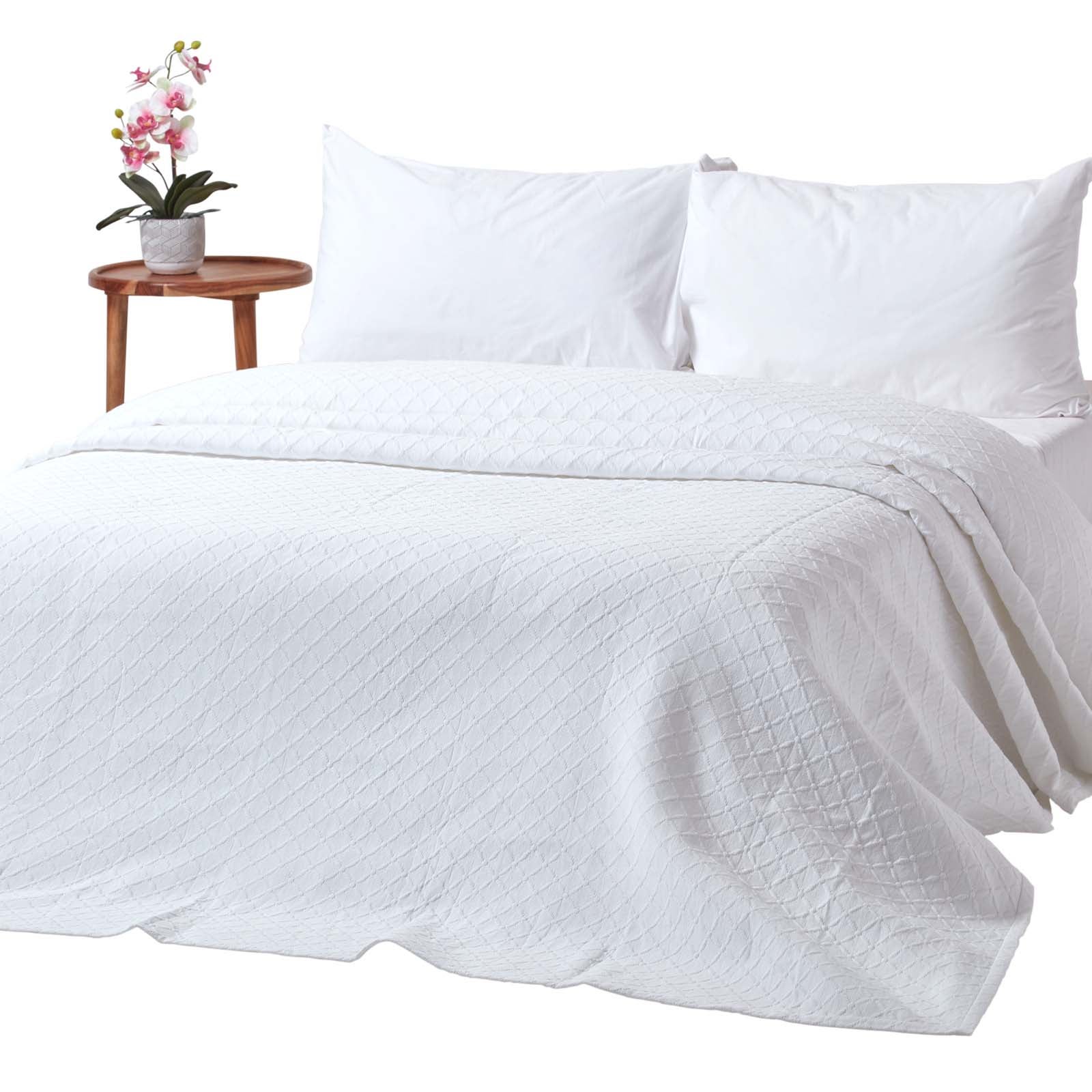 Homescapes Couvre-lit blanc matelassé motif en relief - 180 x 260 cm - 2