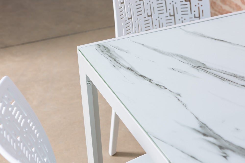 Mesa rectangular 150x90 cm fija con estructura de aluminio y tablero de vidrio decorado Milo para interior/exterior mármol blanco/blanco - 3