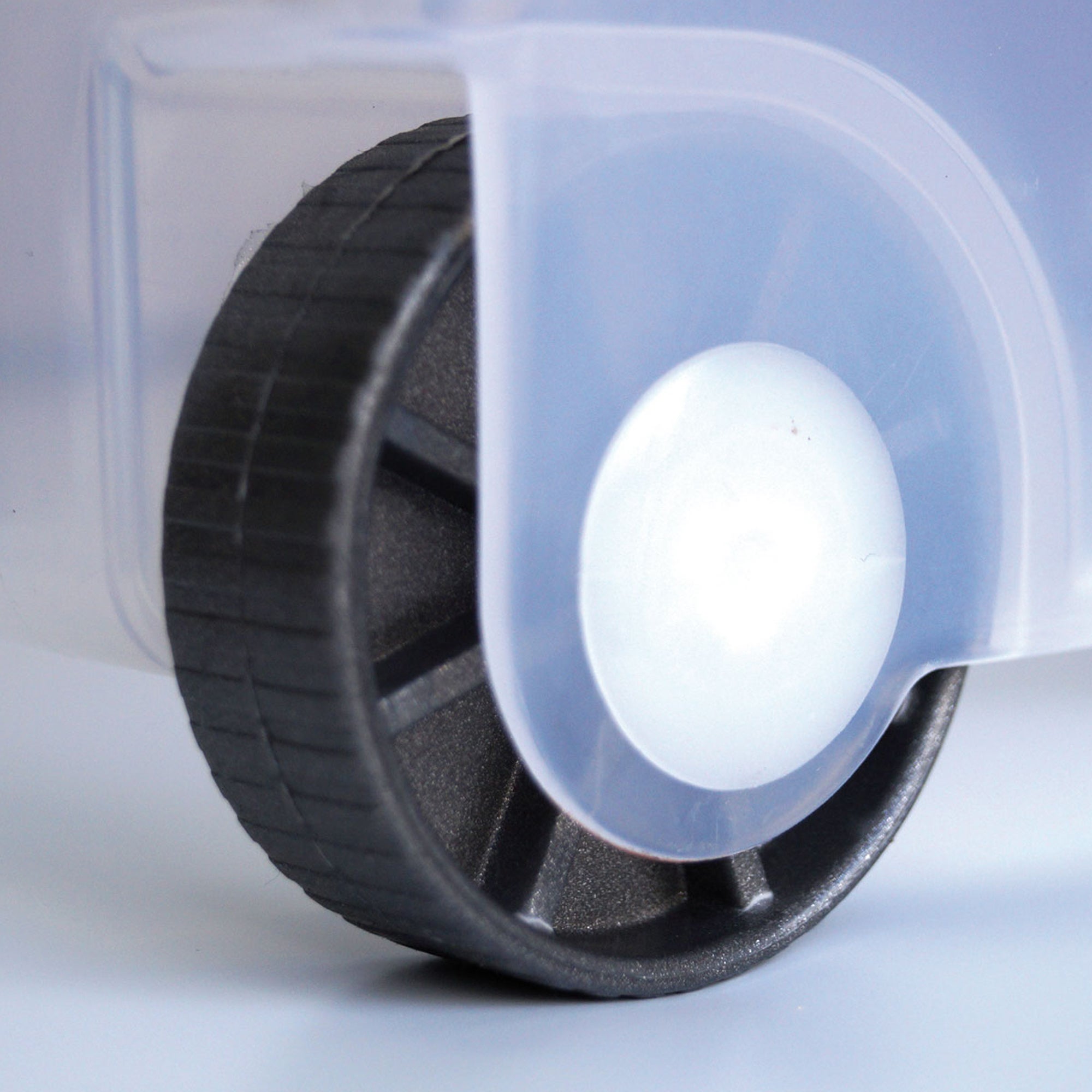 Caixa transparente Eurobox de 60 litros com rodas e tampa azul. - 5