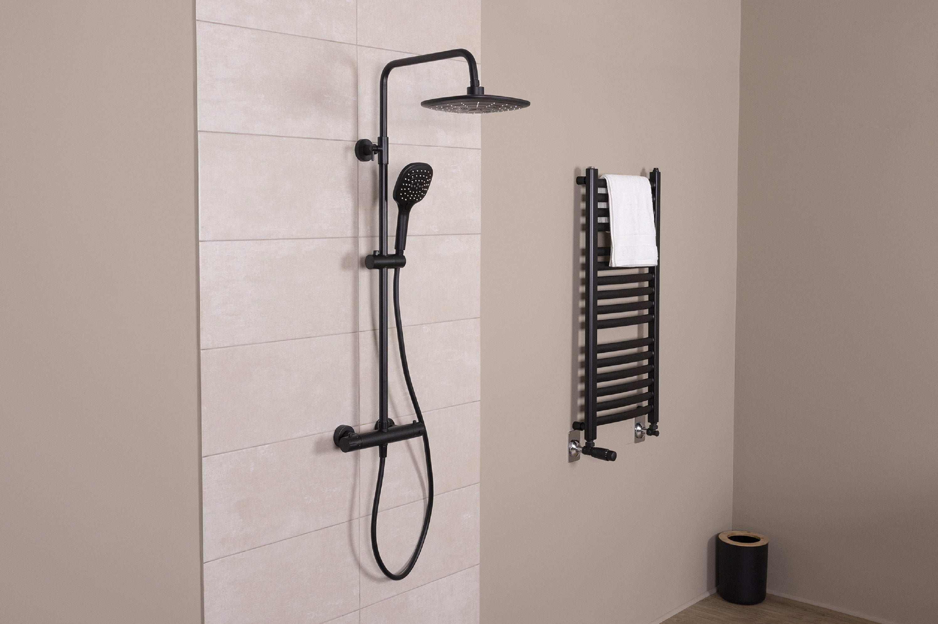 Colonne de Douche Noire avec Mitigeur Thermostatique BERENS by Eurosanit - 3