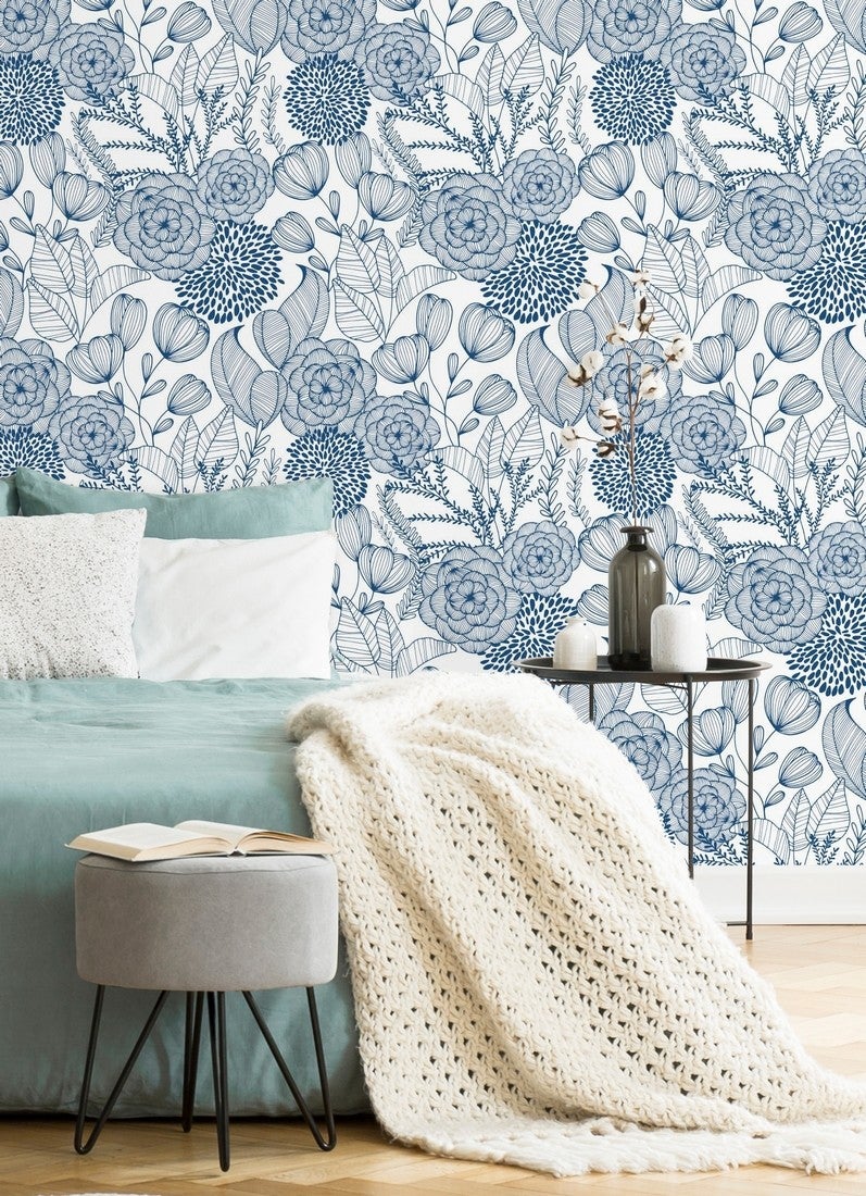 Papier peint vinyle fleurs dessinées bleu - Morgan Flowers 680643 de GAULAN - Rouleaux de 10 m x 0,53 m - 5