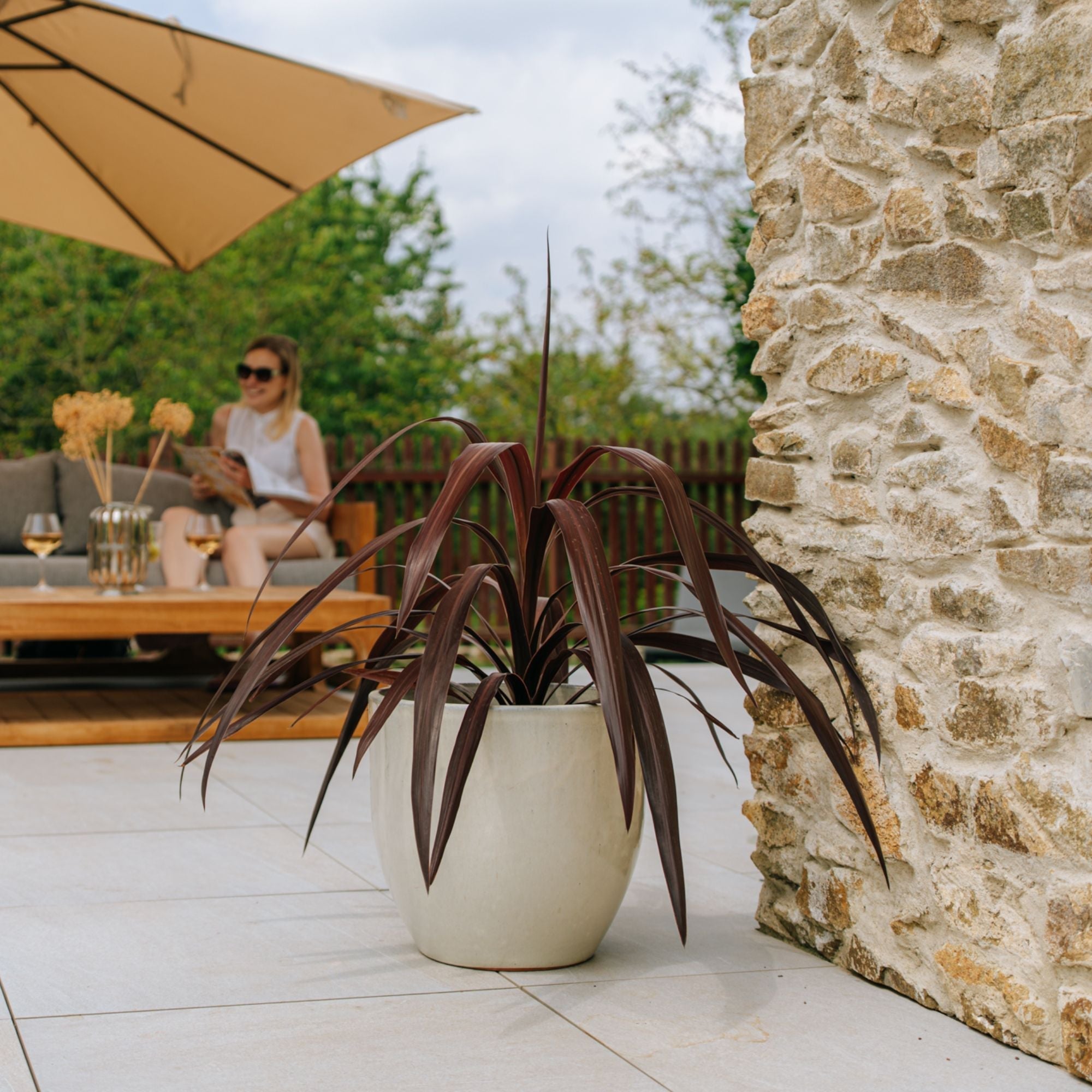 Pot grande taille d'extérieur LANCELOT 36x34cm crème, fait main en terre cuite émaillée, résistant au gel - 2