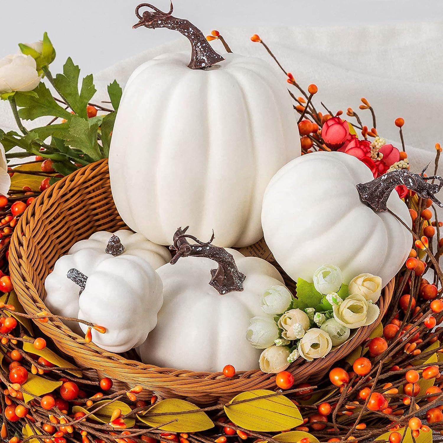 Calabazas artificiales de espuma blanca, 7 piezas, calabazas falsas para decoraciones de jardín de otoño, Acción de Gracias y Halloween - 5