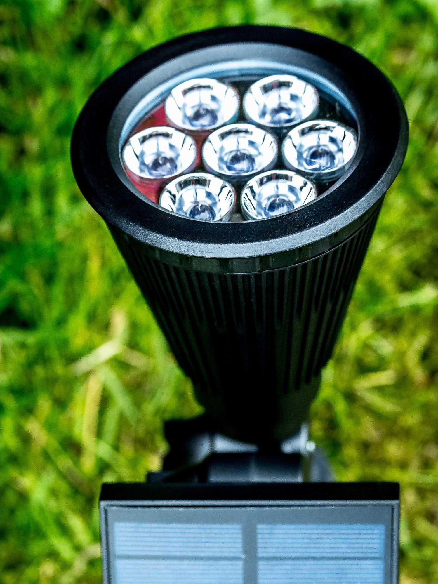 Spot Solaire Exterieur LED Iplux® Pro 240 lumens - Haute qualité - Durée de combustion 12 heures - 12